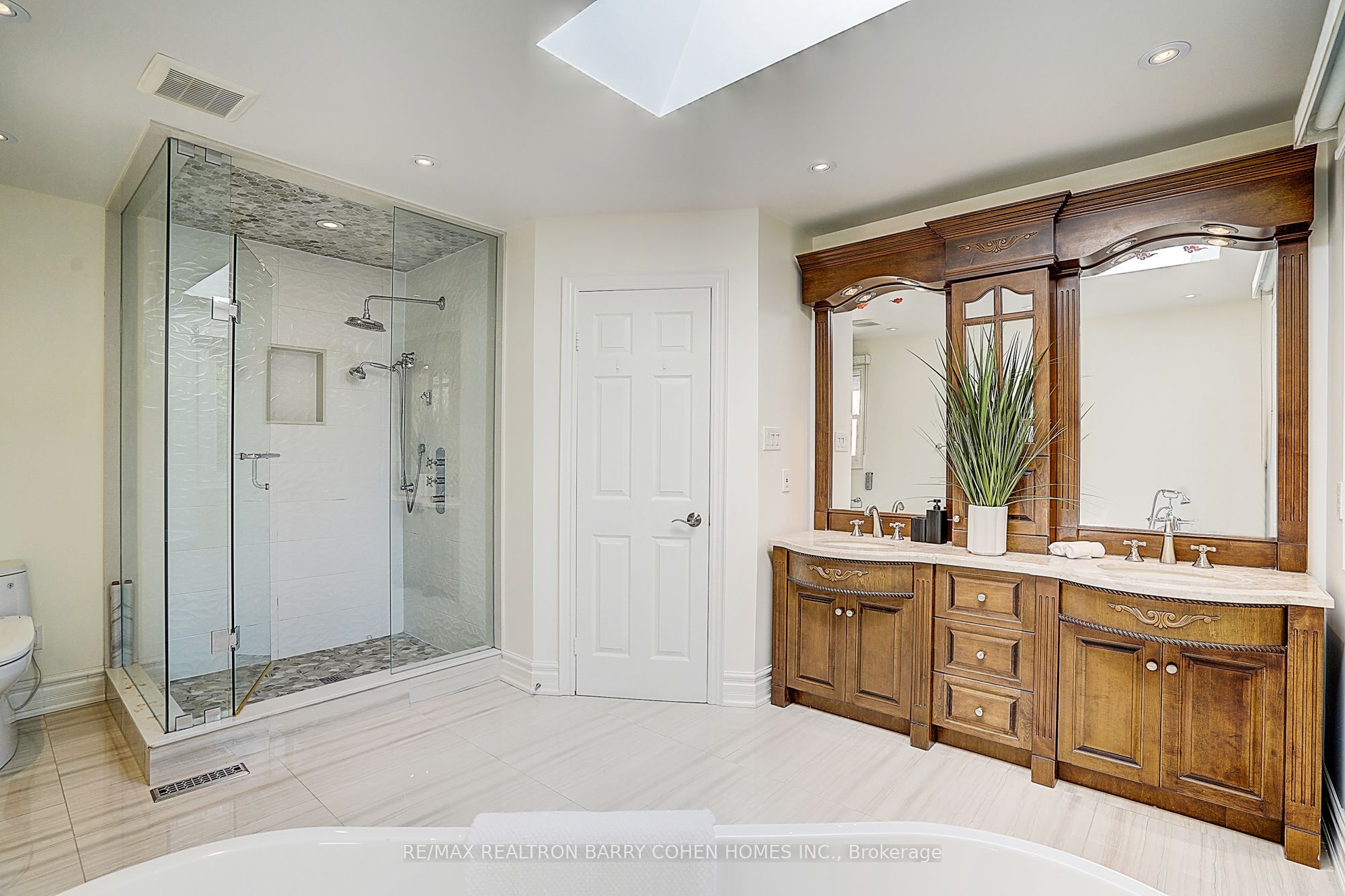 44 Prince Edward Boulevard Property Photo 28