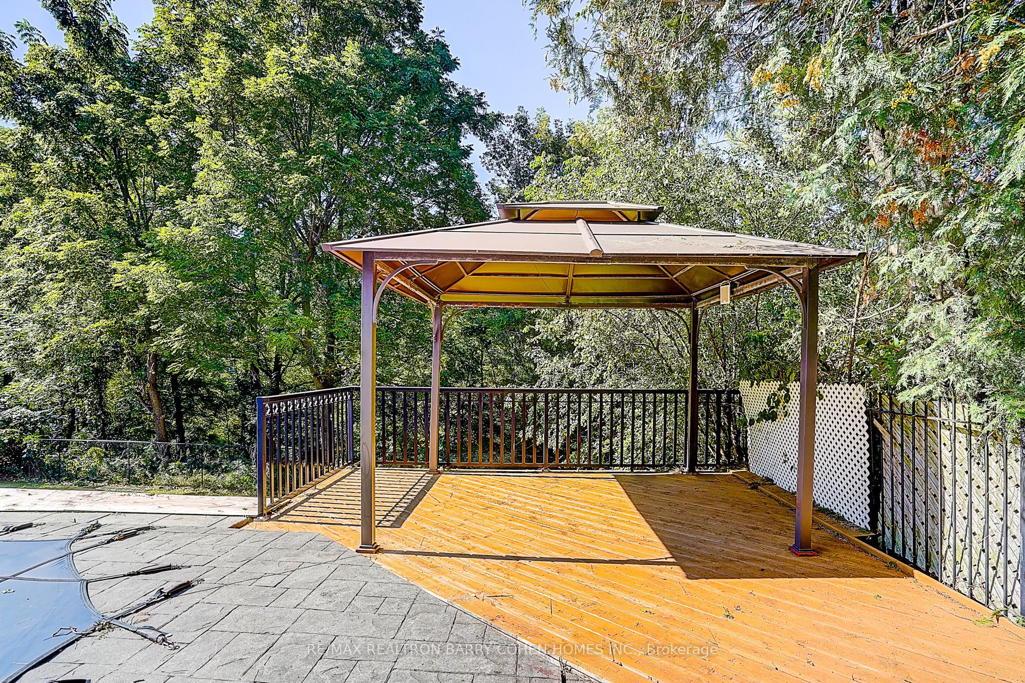 44 Prince Edward Boulevard Property Photo 41