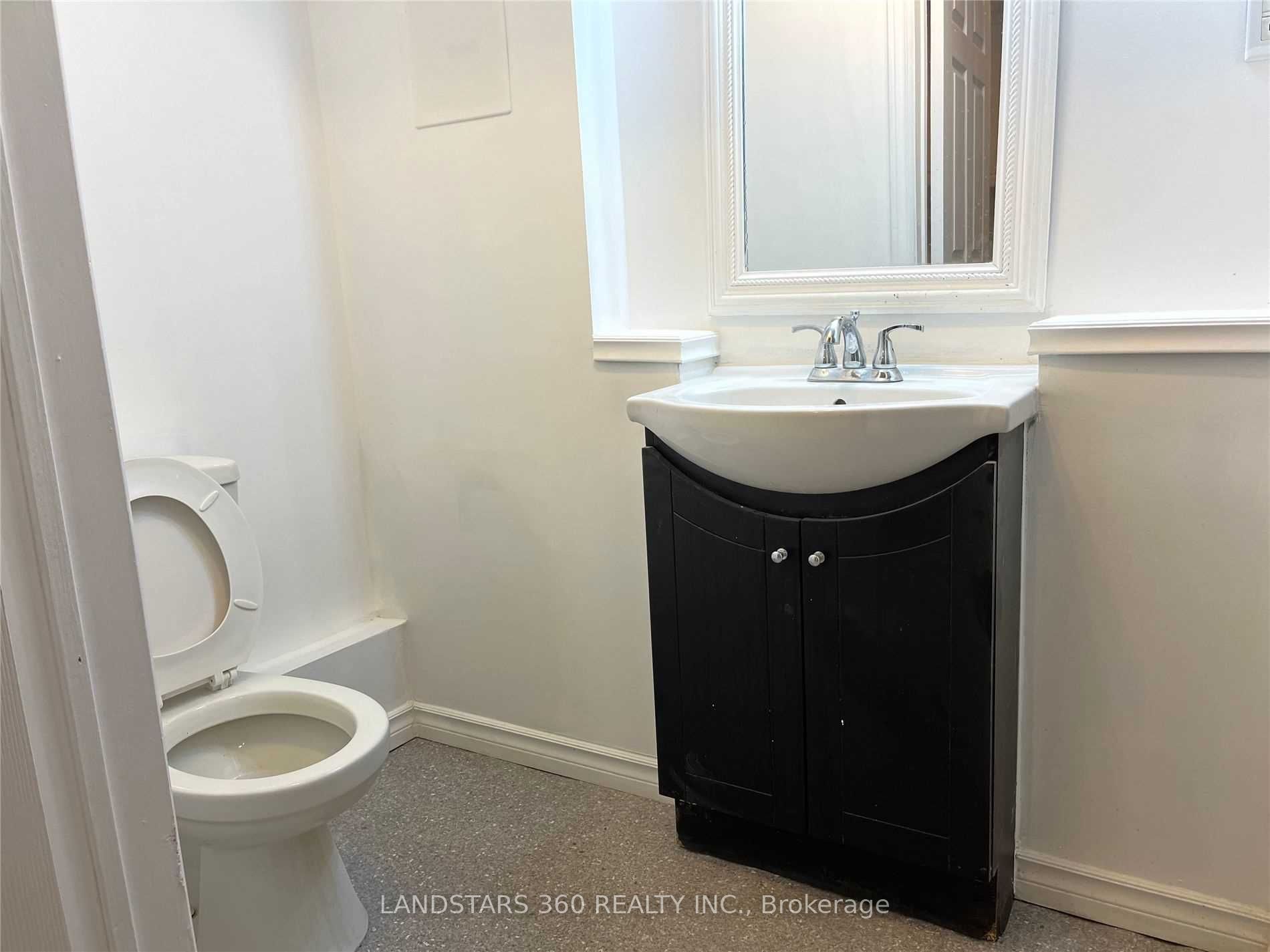 204 Bayview Avenue Lower Property Photo 8