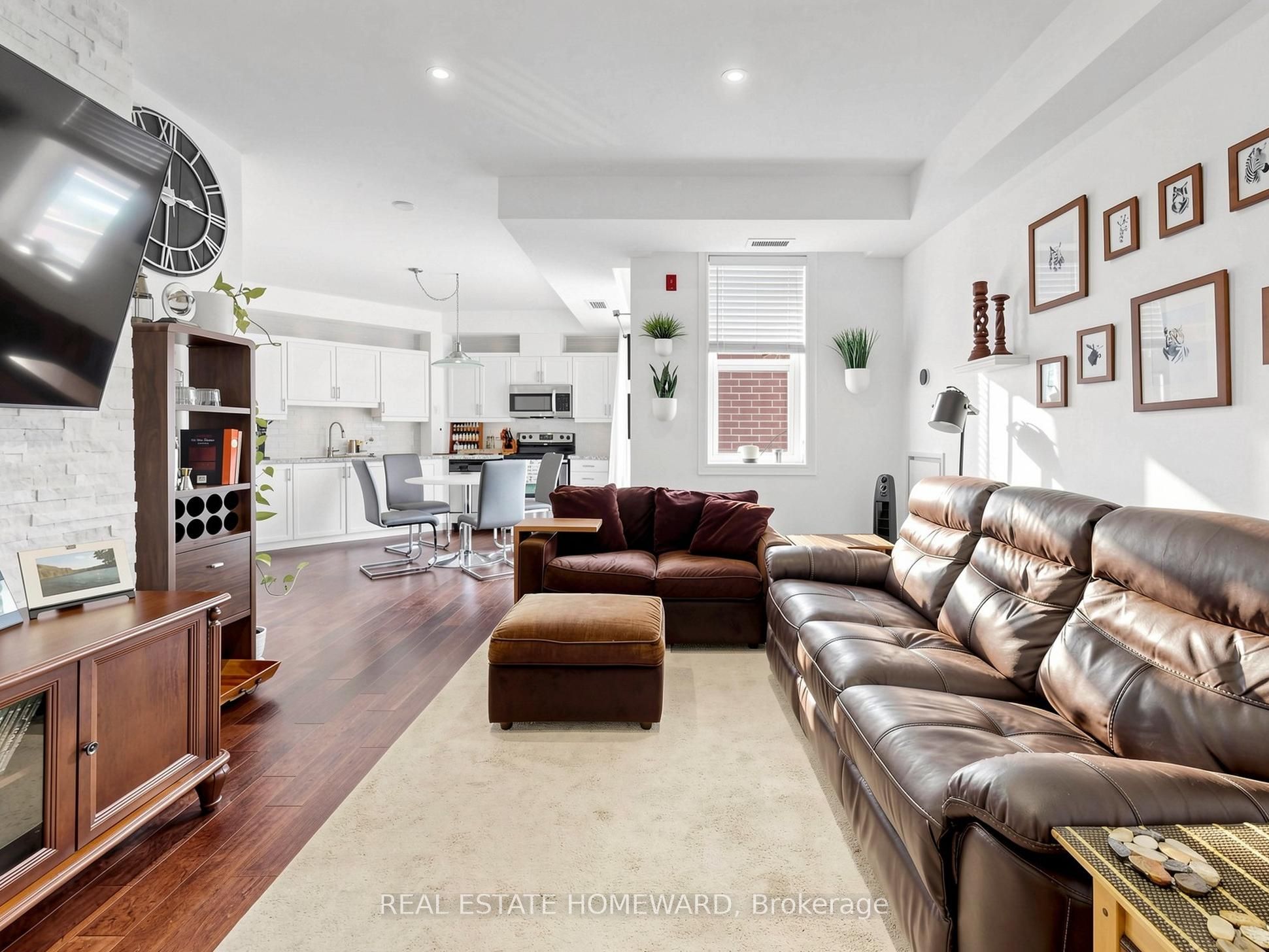 15450 Yonge Street 309 Property Photo 2