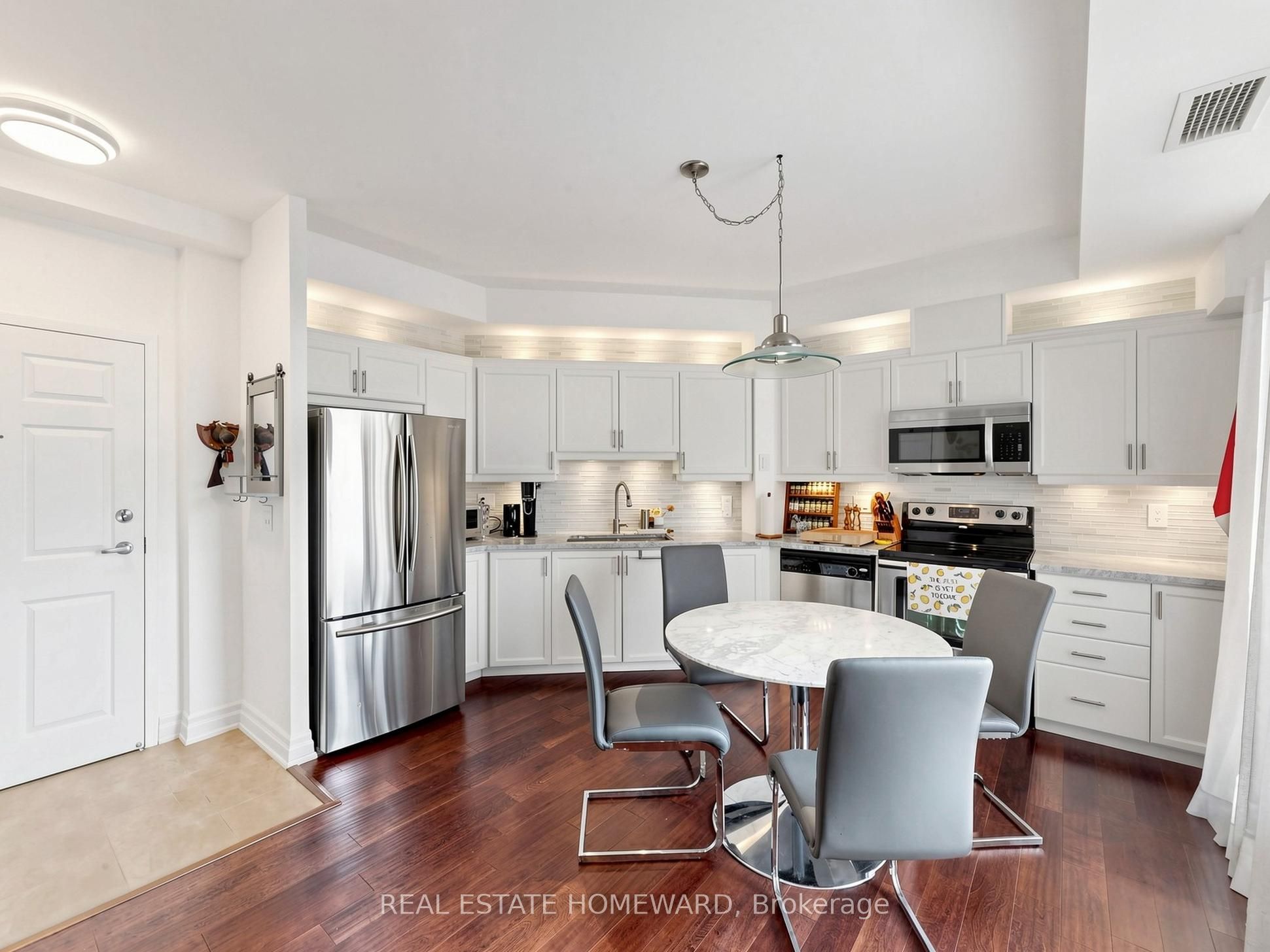 15450 Yonge Street 309 Property Photo 5
