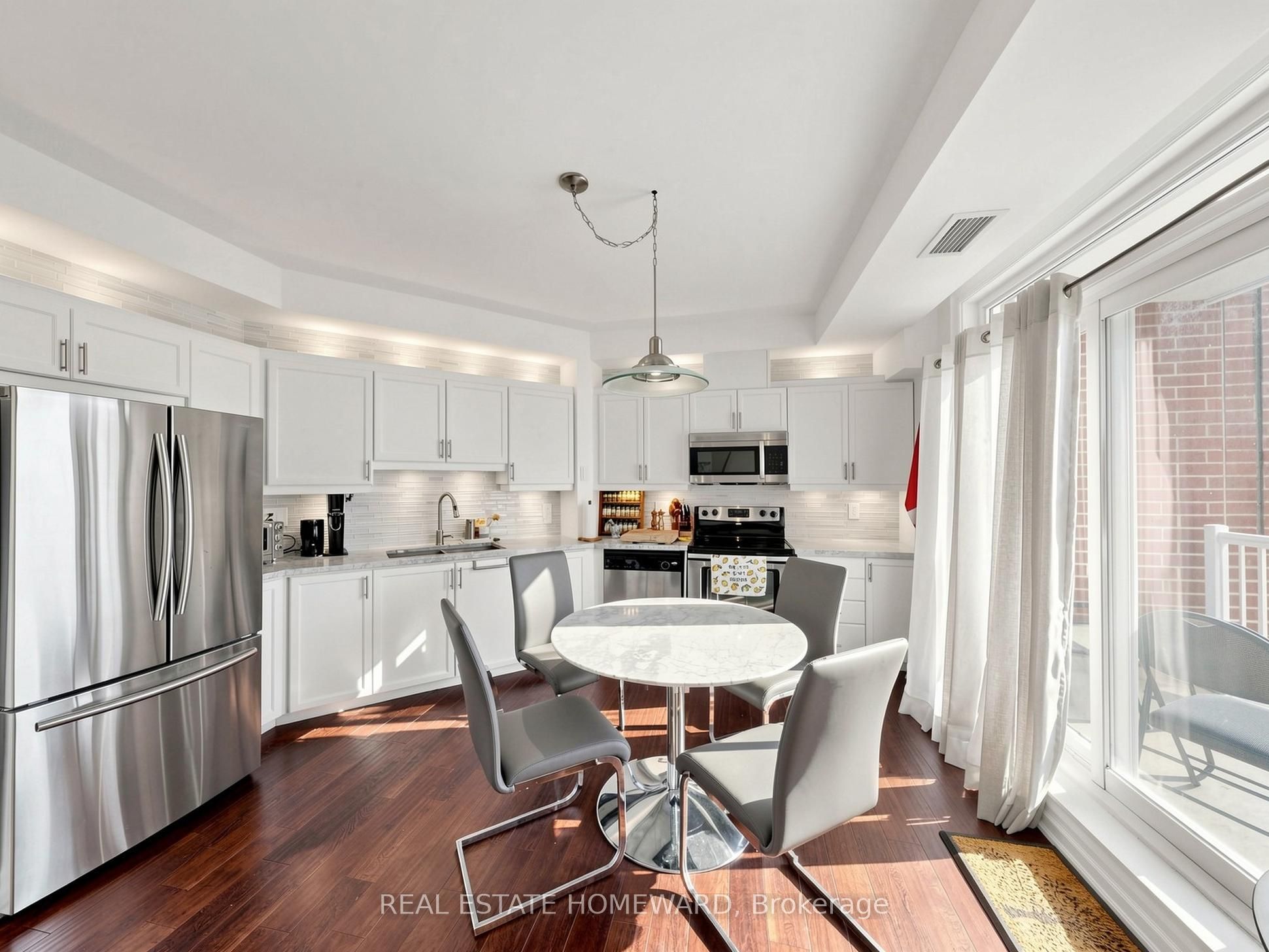 15450 Yonge Street 309 Property Photo 6