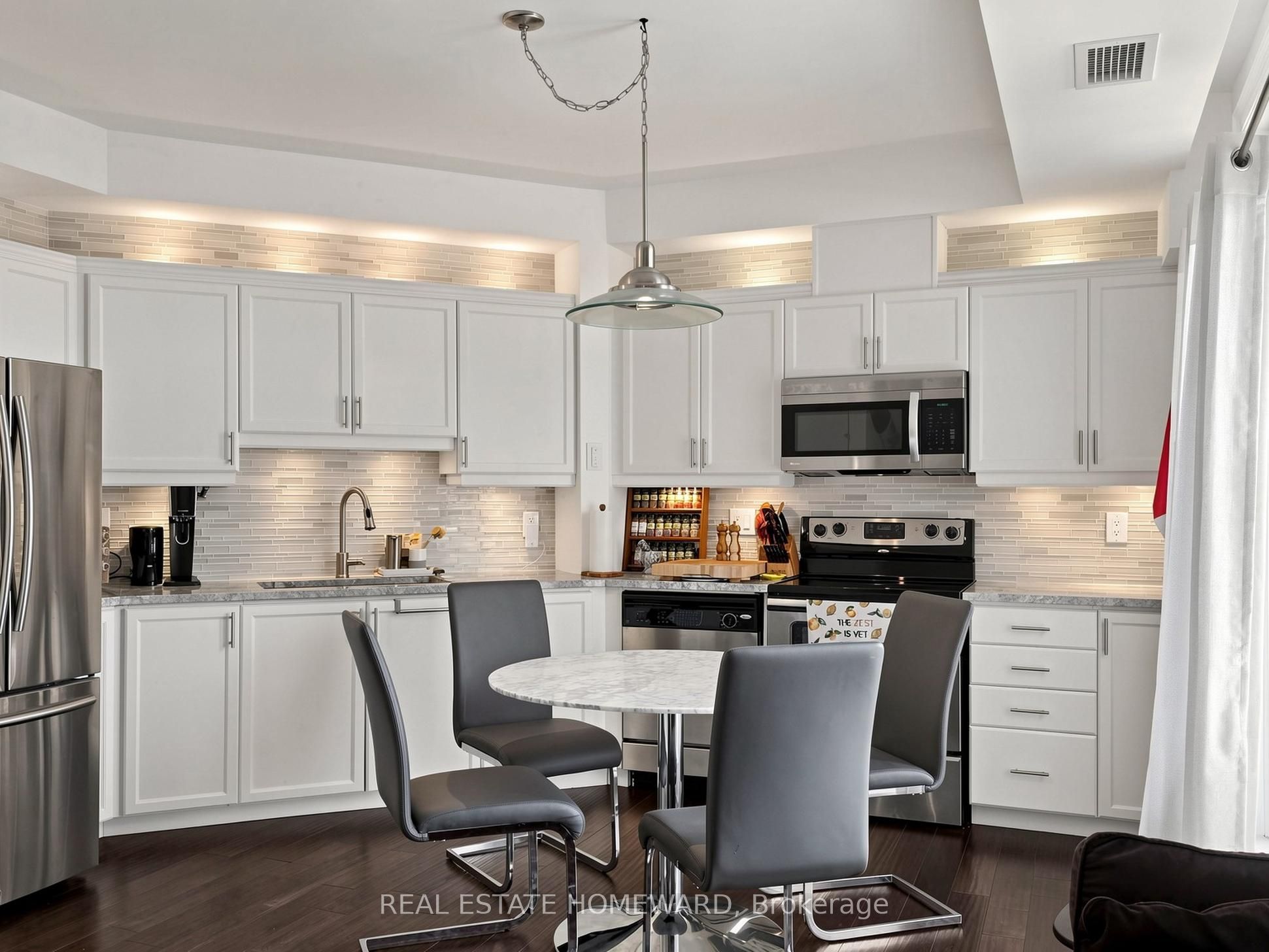 15450 Yonge Street 309 Property Photo 9