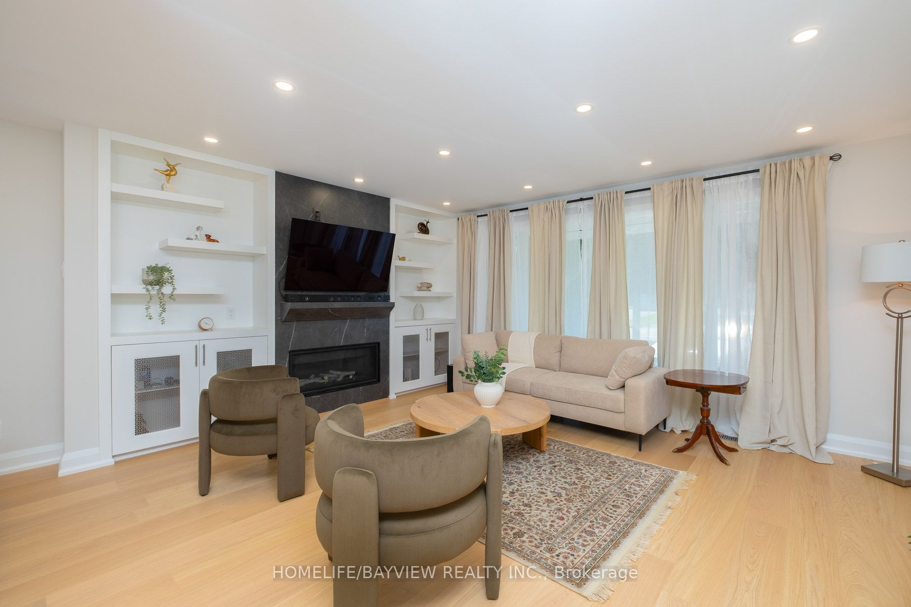 164 Steeles Avenue E Property Photo 1