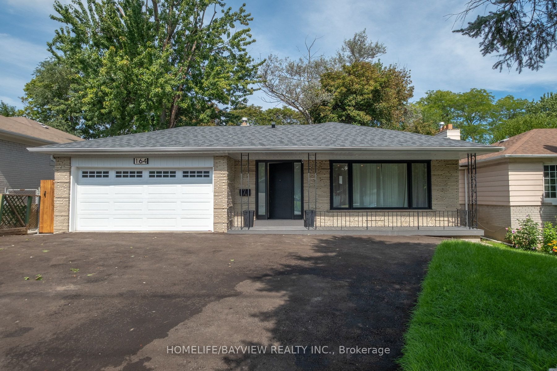 164 Steeles Avenue E Property Photo 2