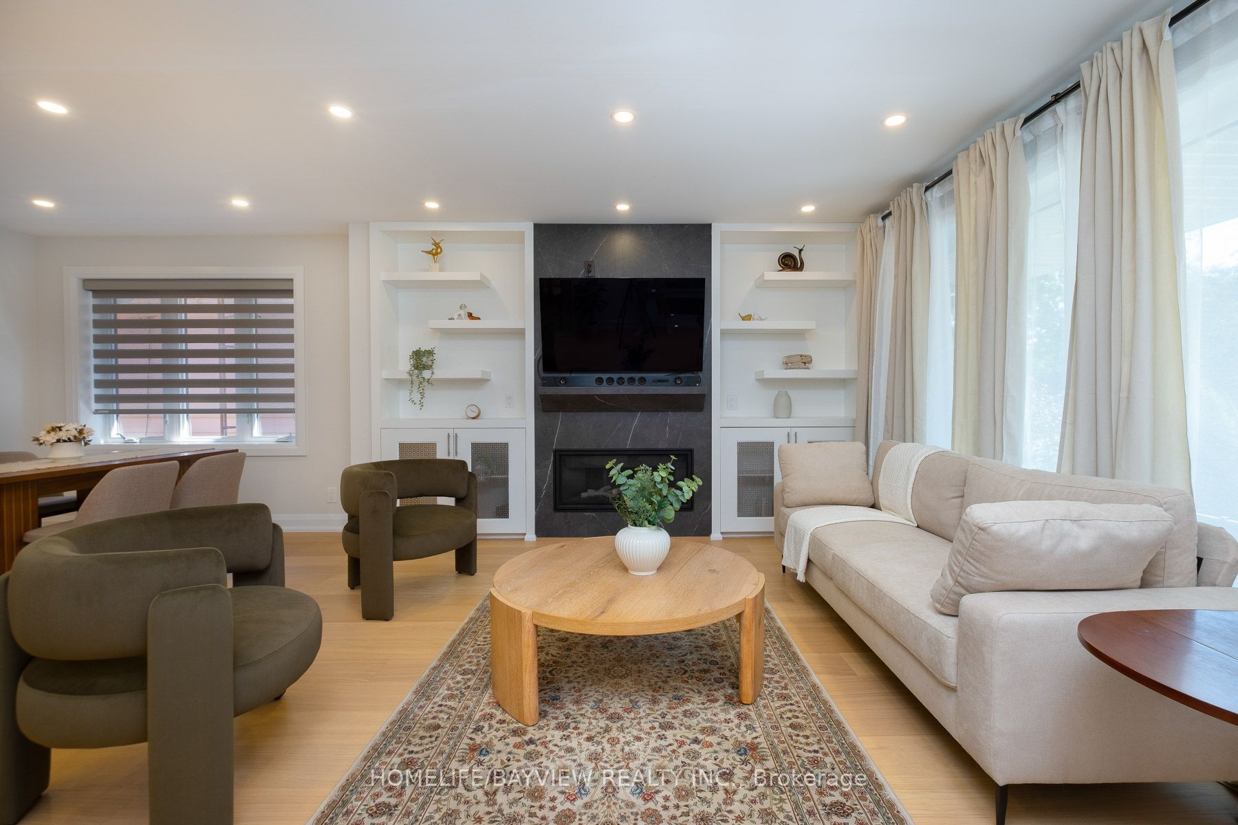 164 Steeles Avenue E Property Photo 3