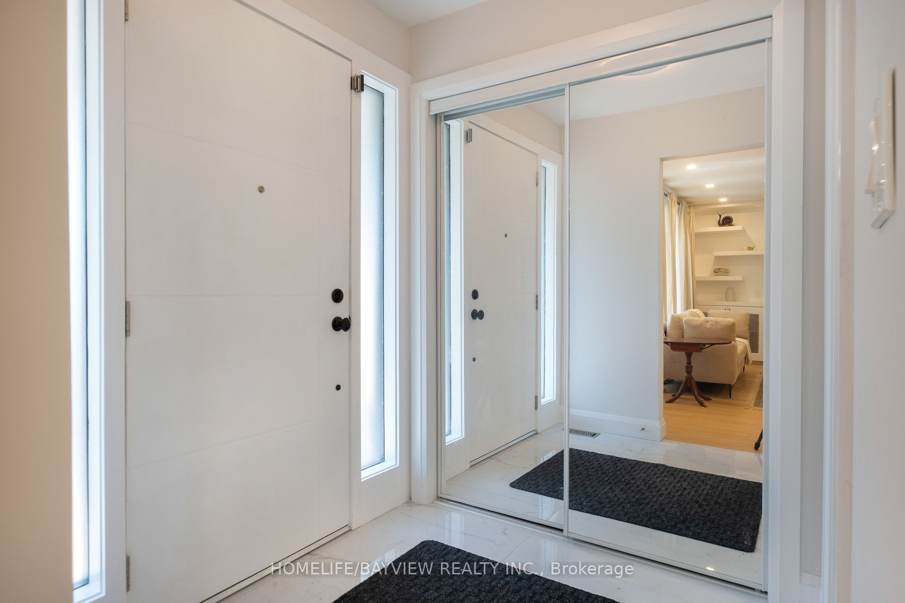 164 Steeles Avenue E Property Photo 6