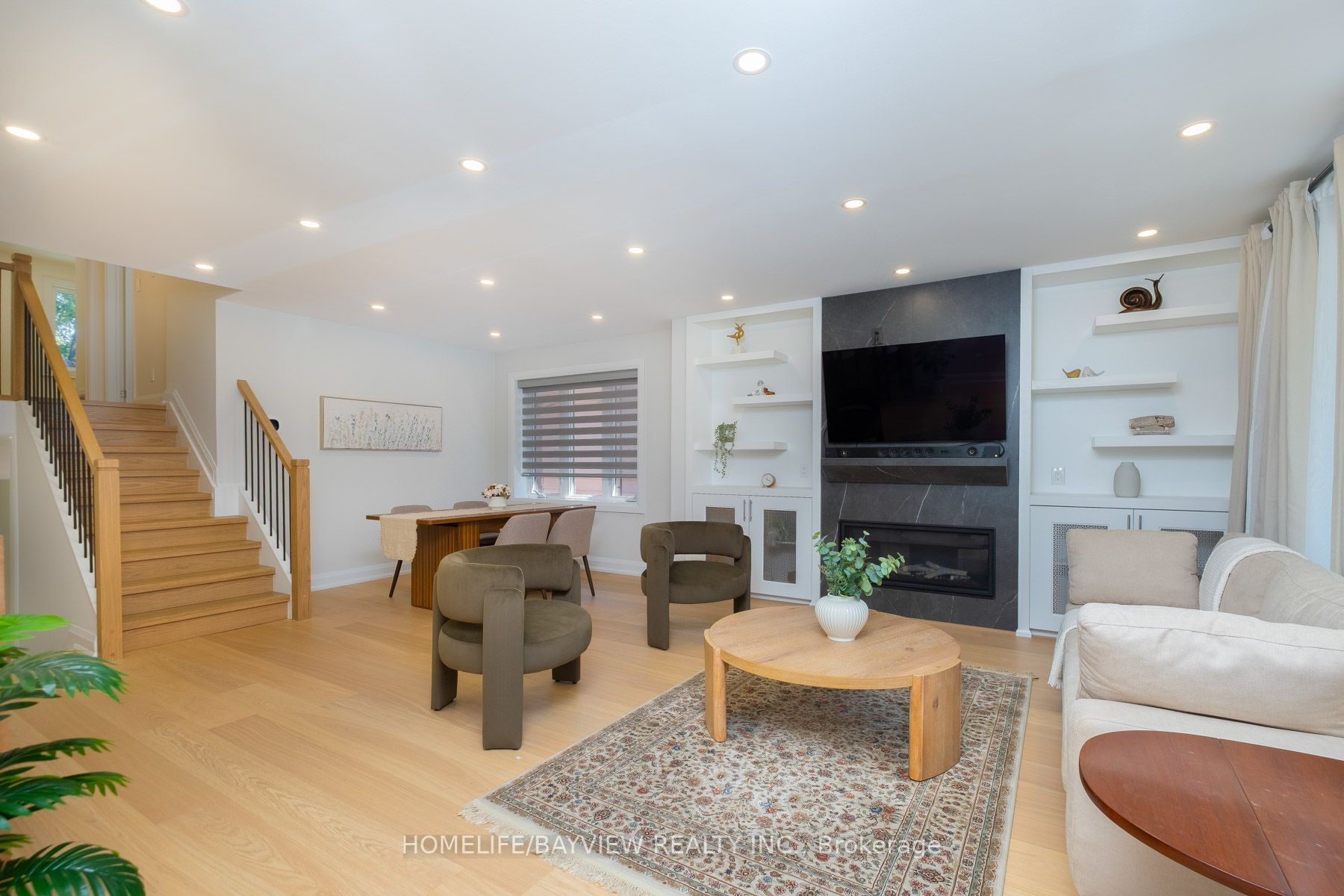 164 Steeles Avenue E Property Photo 7