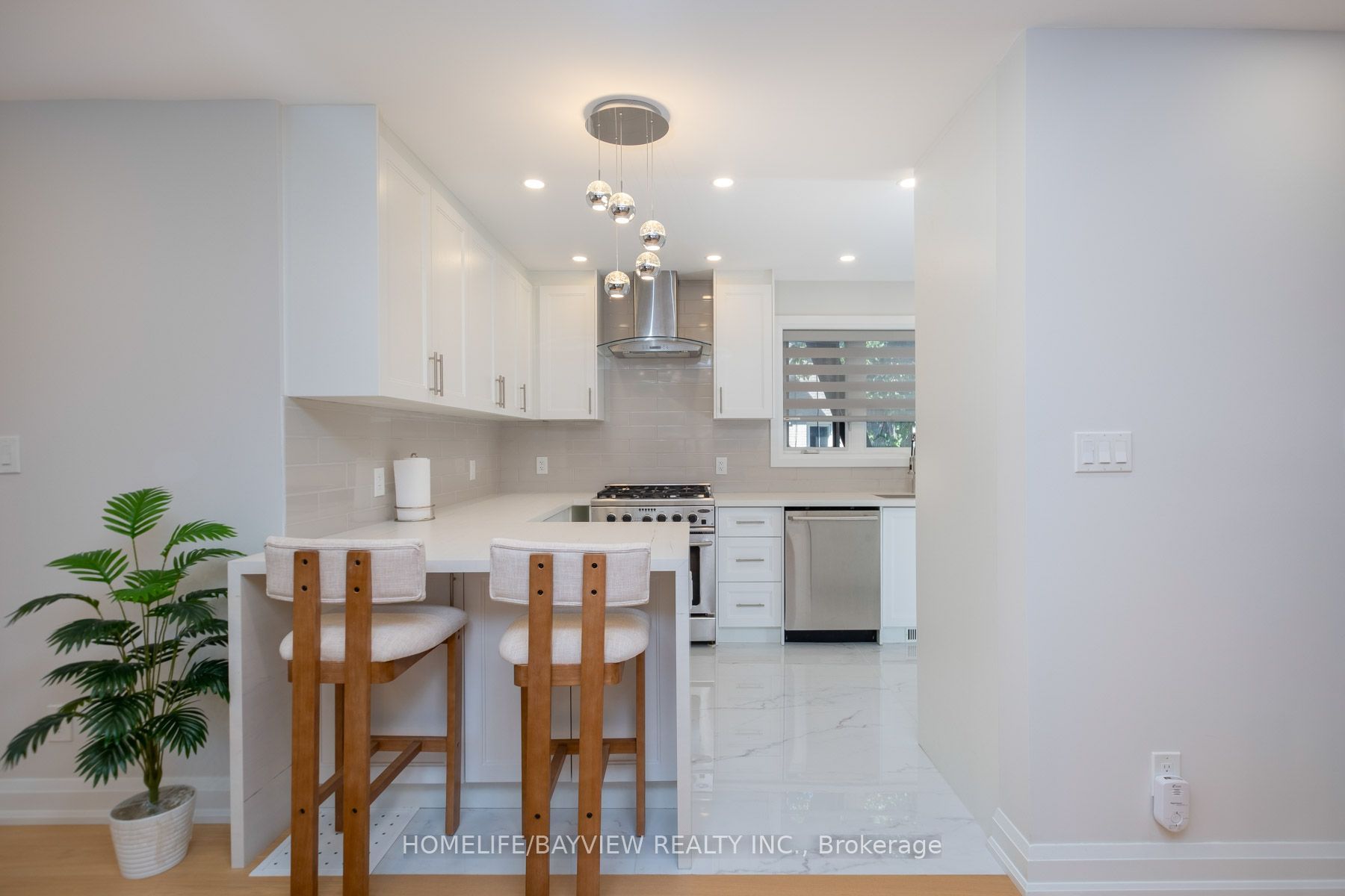 164 Steeles Avenue E Property Photo 10