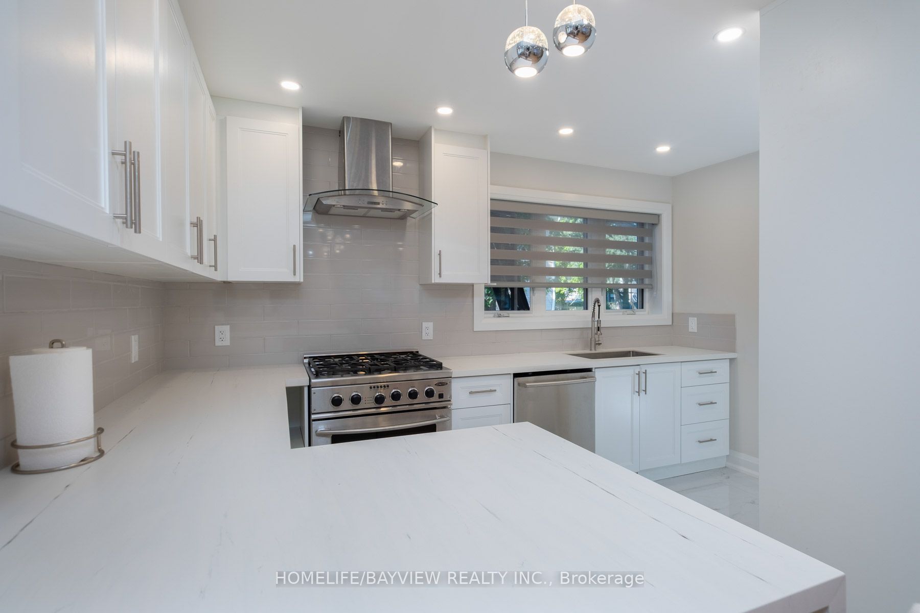164 Steeles Avenue E Property Photo 11