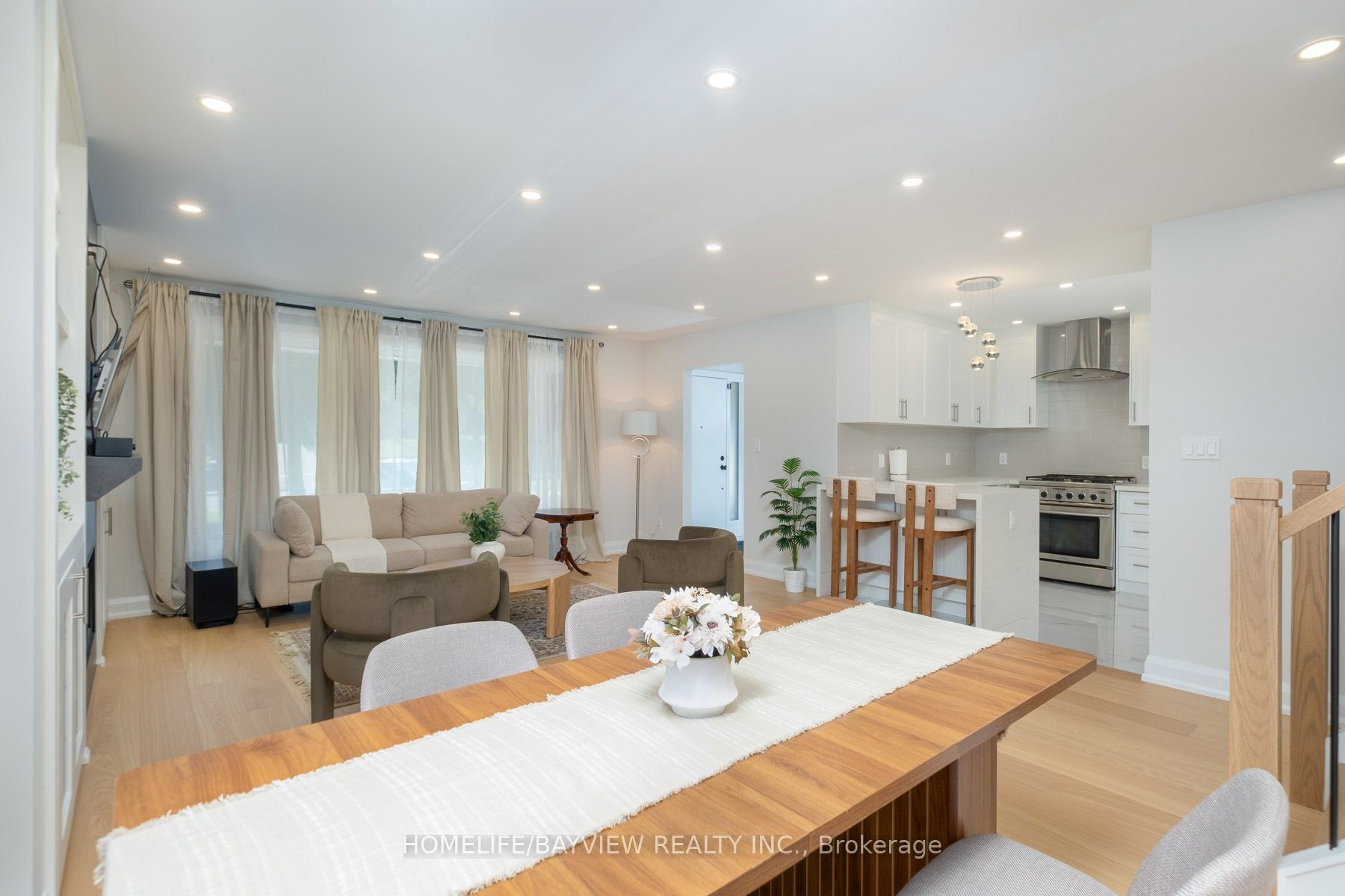 164 Steeles Avenue E Property Photo 12