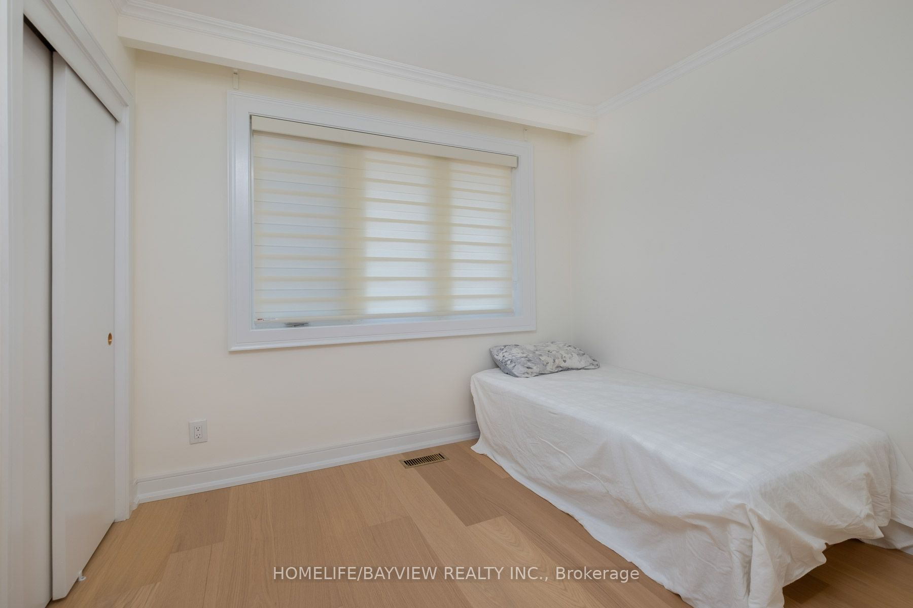 164 Steeles Avenue E Property Photo 14