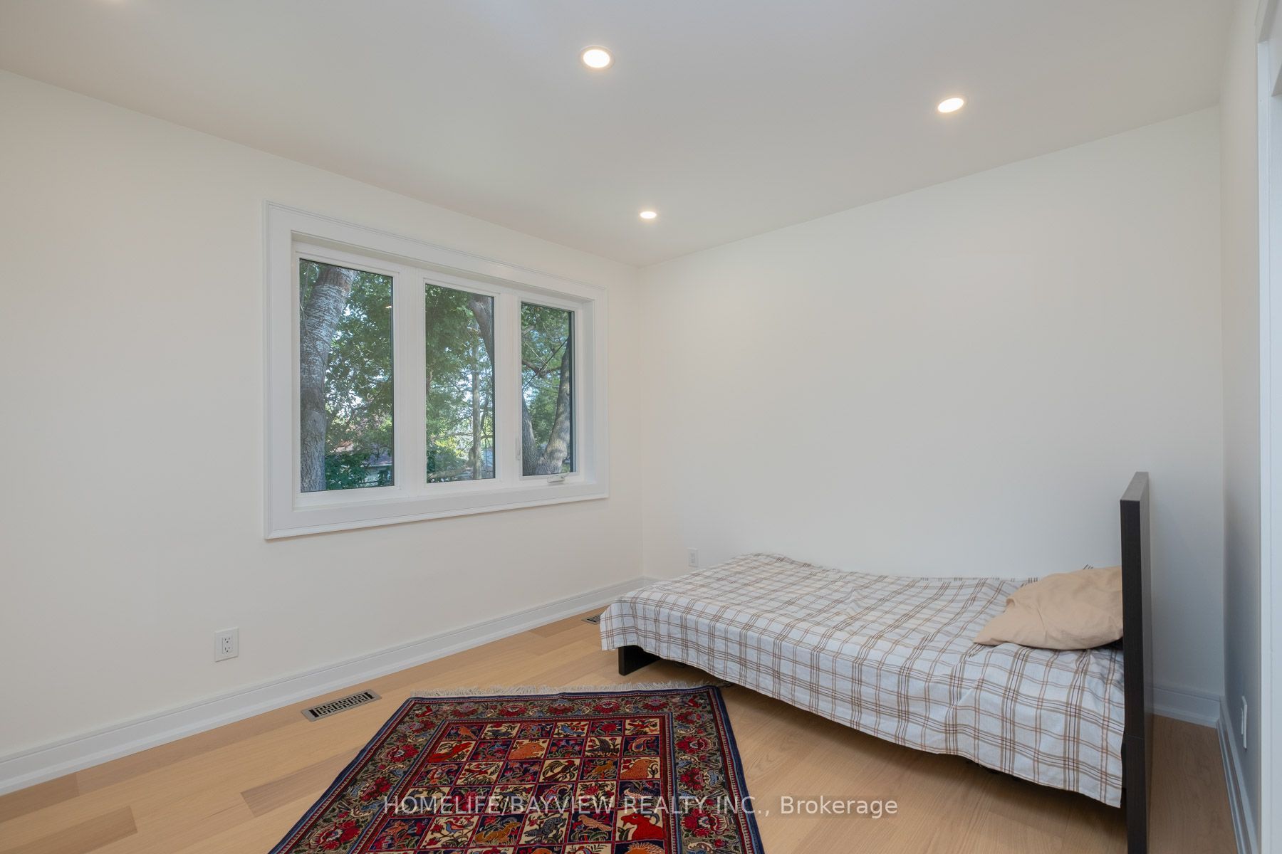 164 Steeles Avenue E Property Photo 15