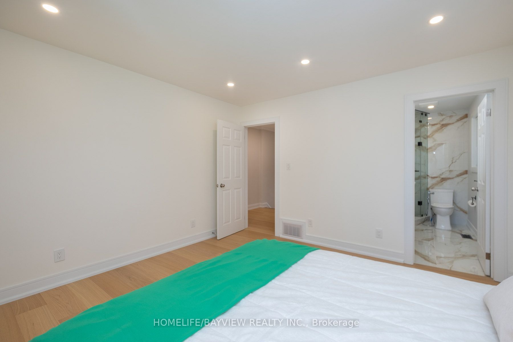 164 Steeles Avenue E Property Photo 17