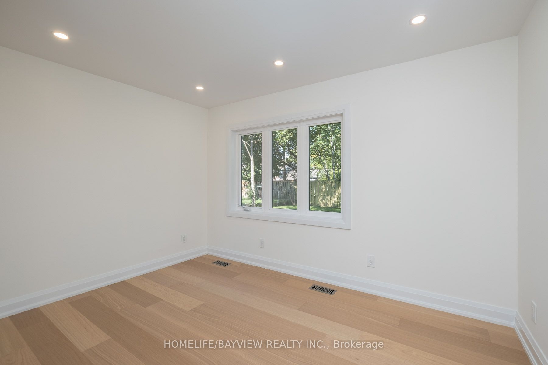 164 Steeles Avenue E Property Photo 20