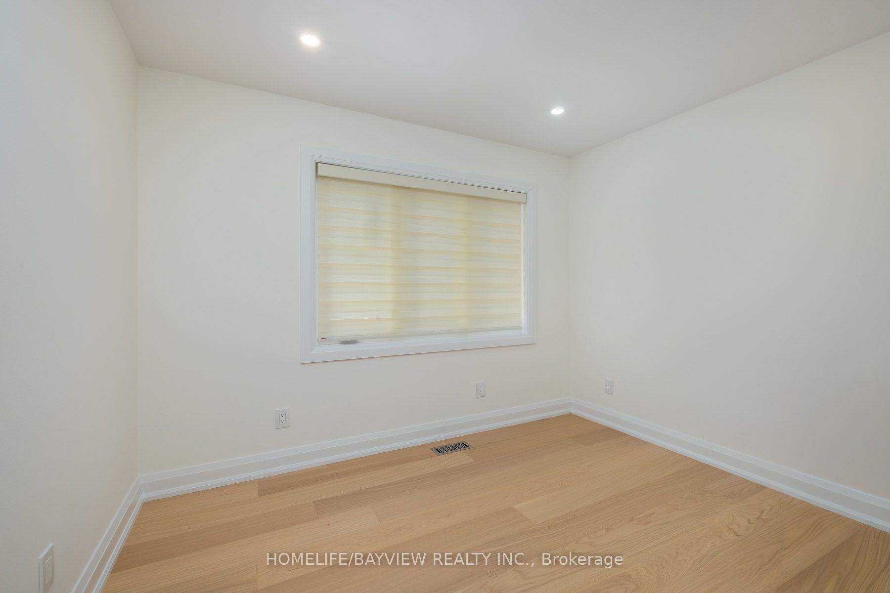 164 Steeles Avenue E Property Photo 22