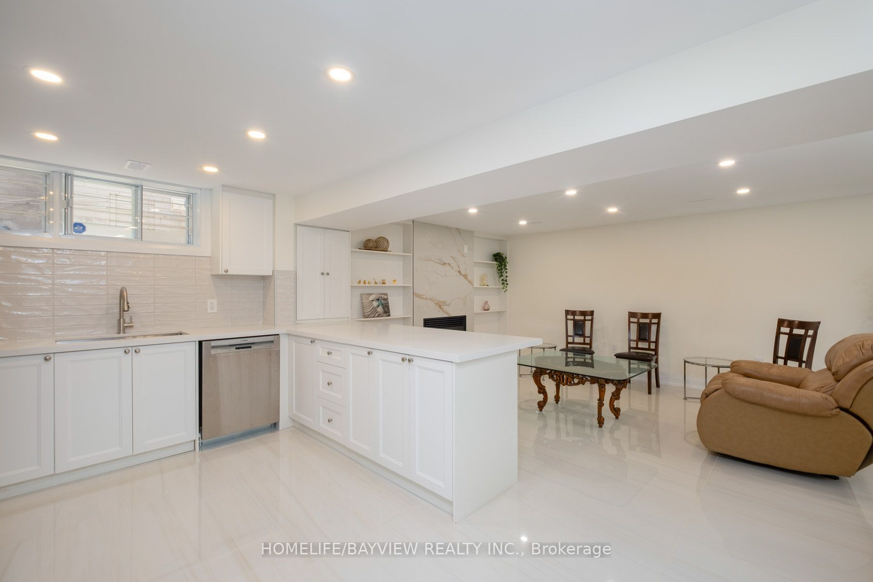 164 Steeles Avenue E Property Photo 24