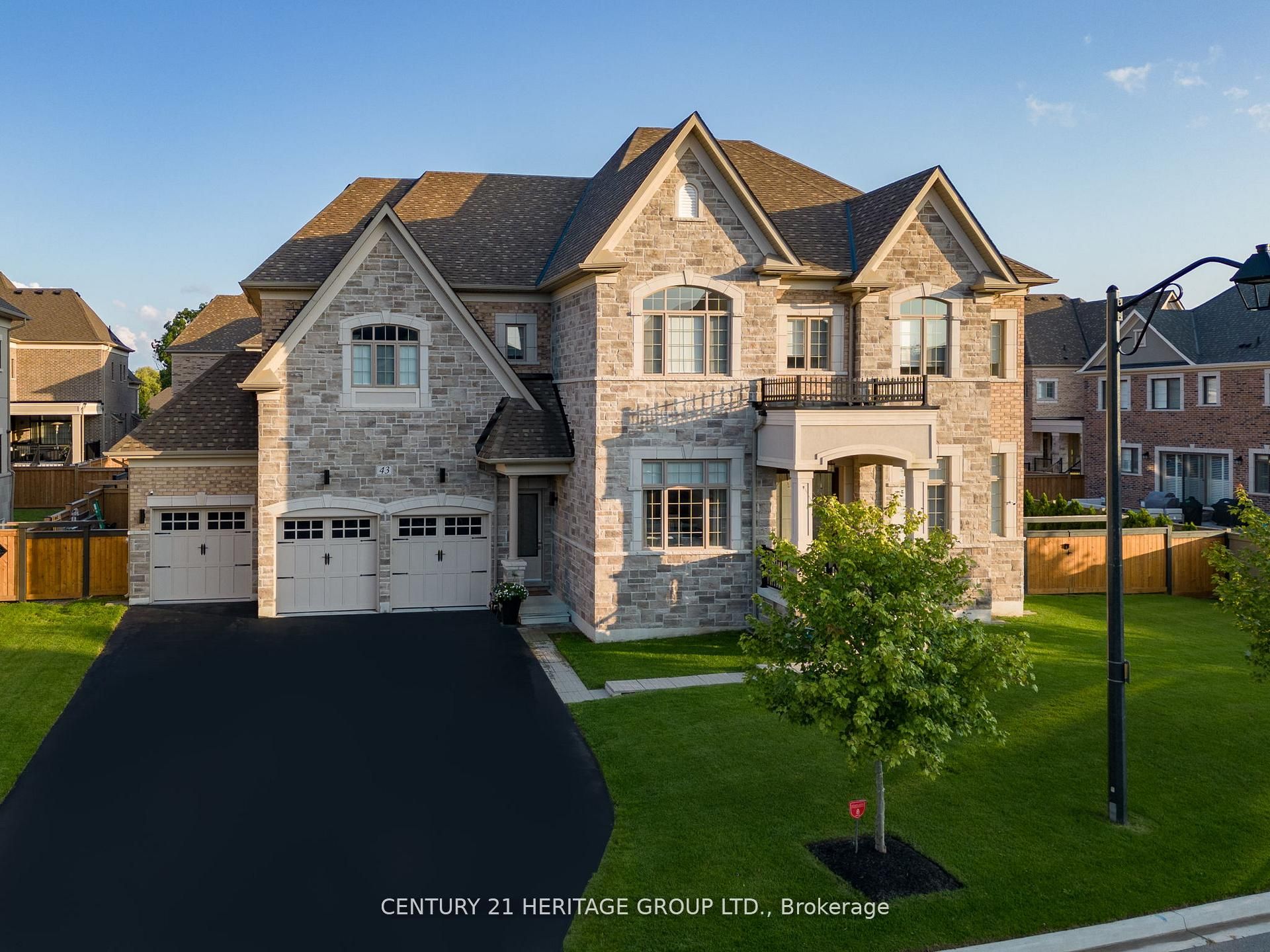 43 Sir Henry Court Property Photo 1