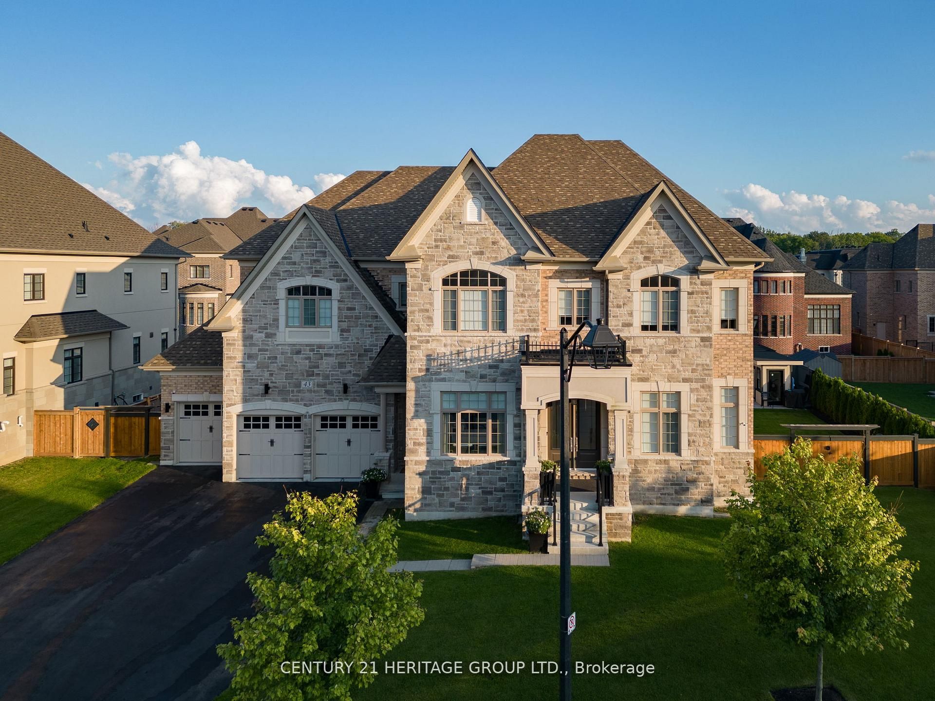 43 Sir Henry Court Property Photo 1