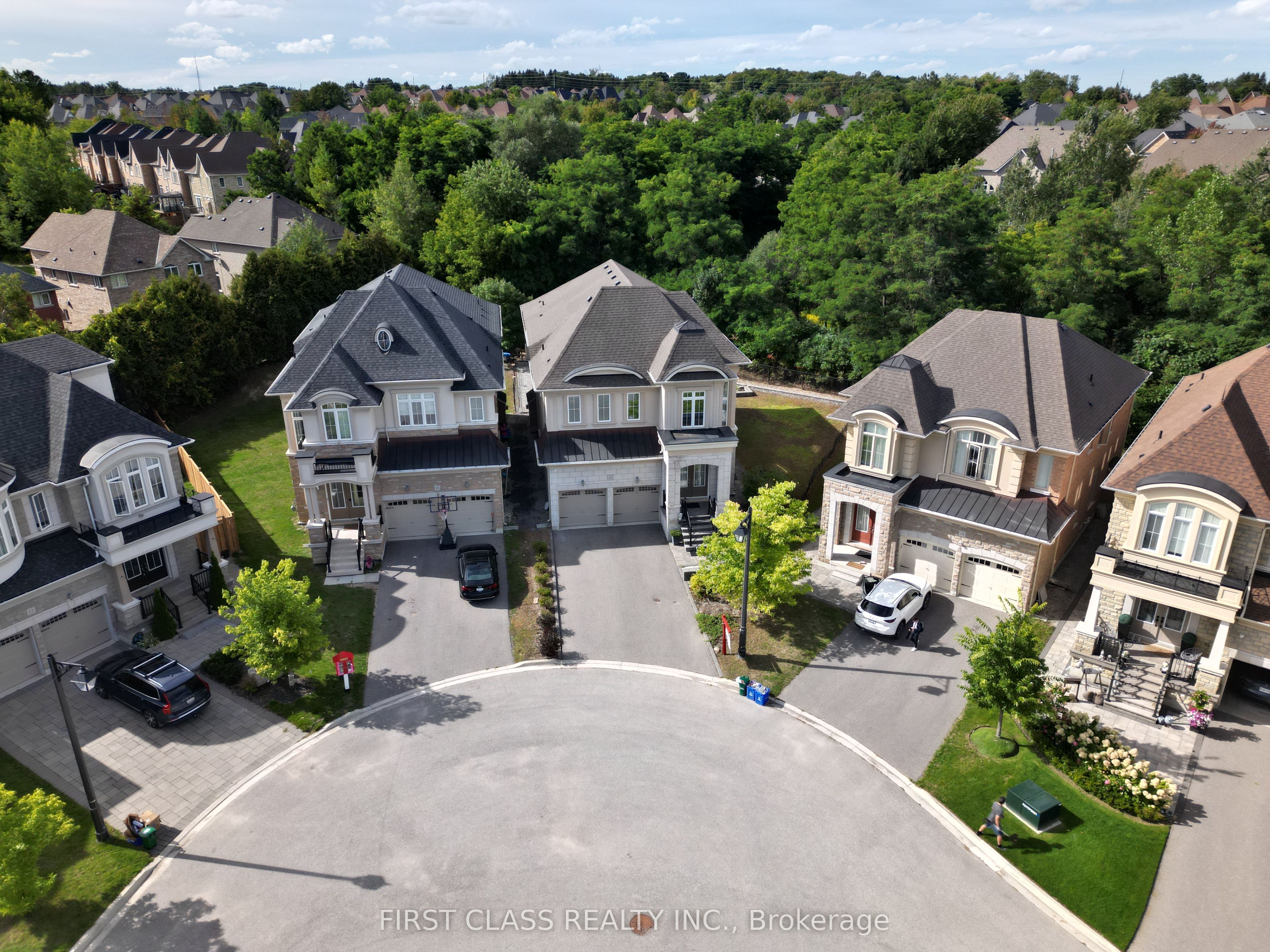 16 Macdonald Court Property Photo 4