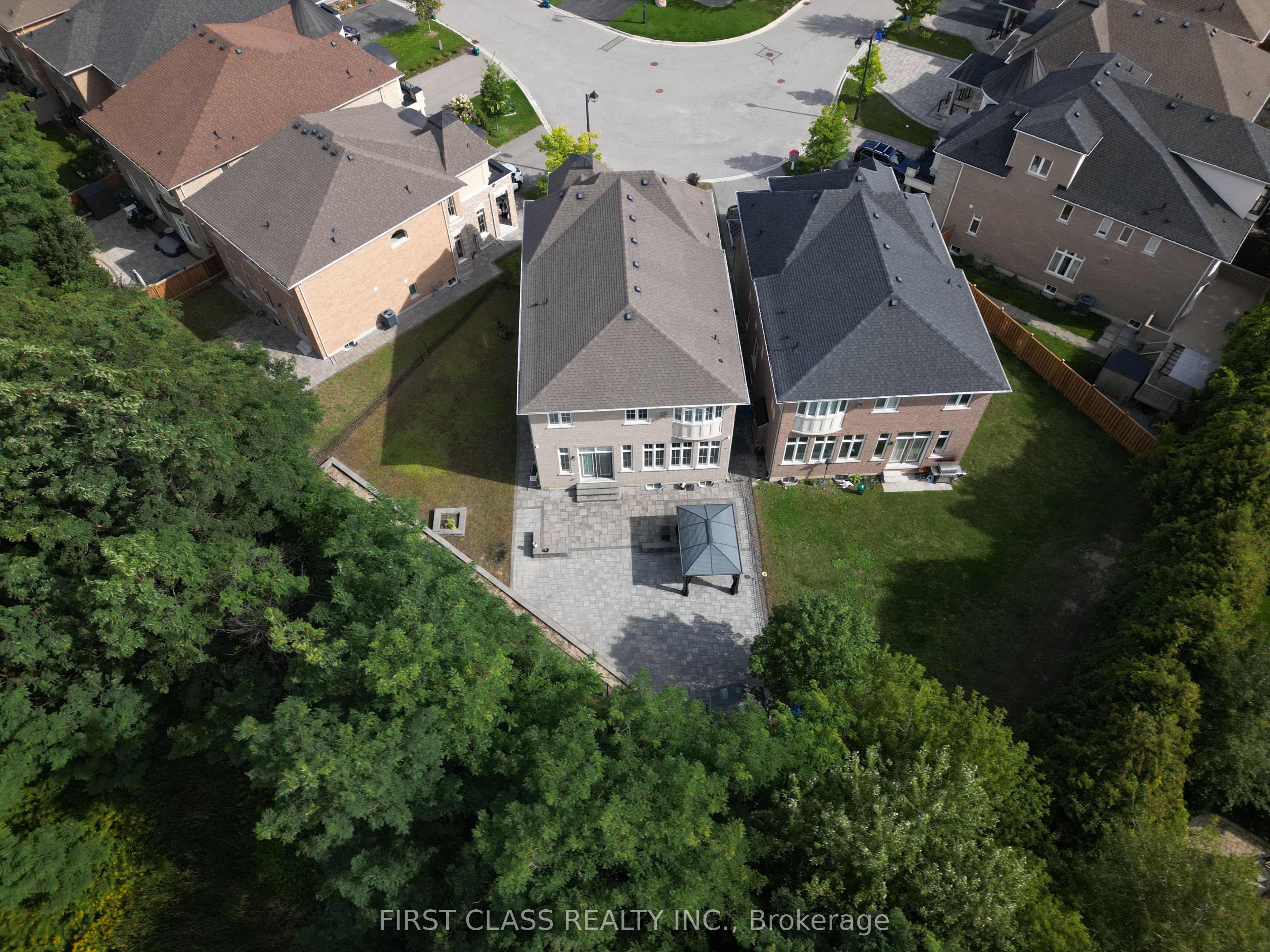 16 Macdonald Court Property Photo 5