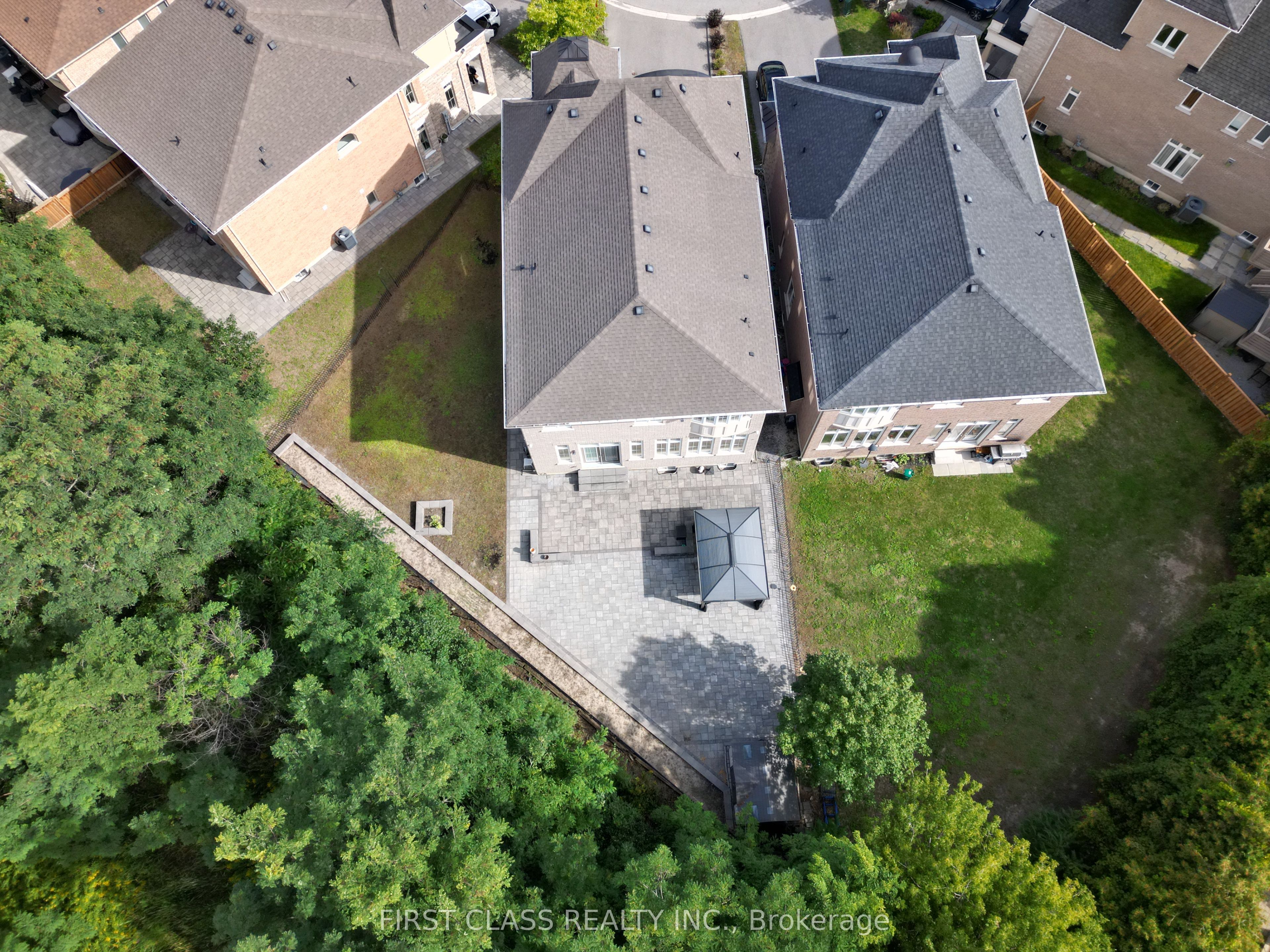 16 Macdonald Court Property Photo 6
