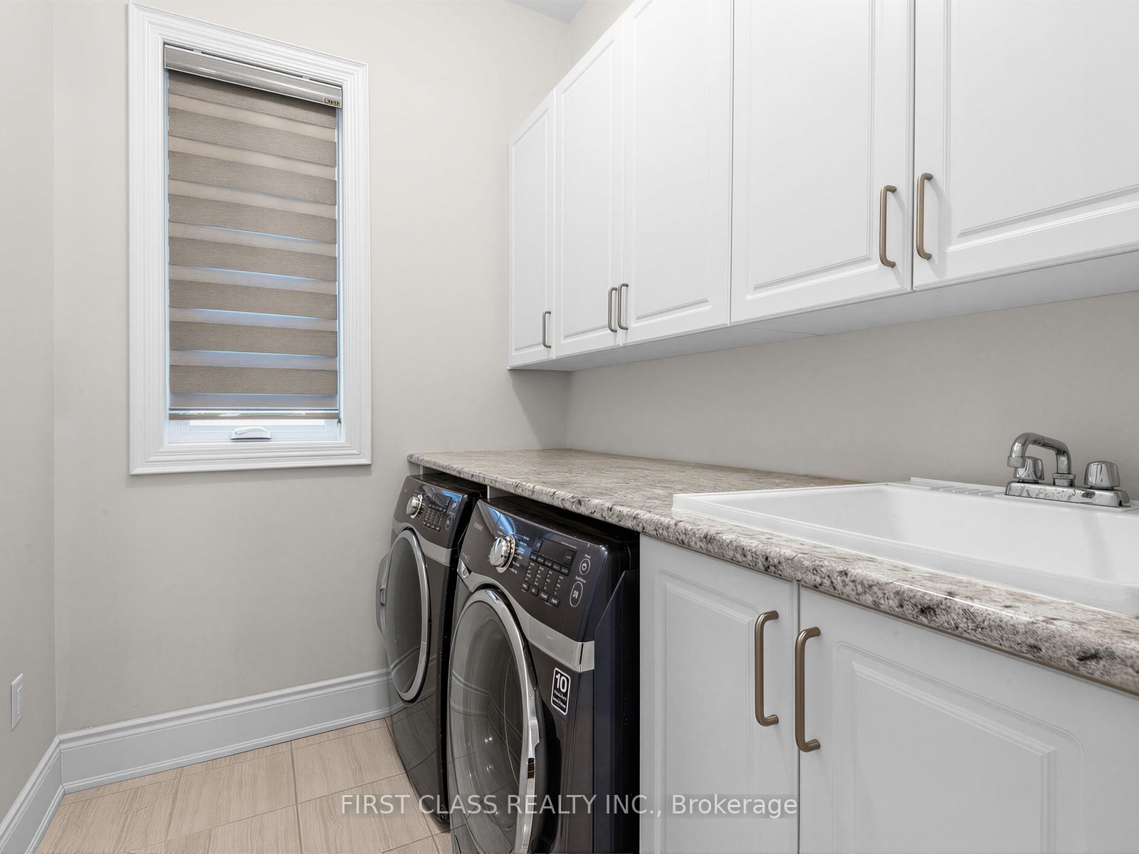 16 Macdonald Court Property Photo 25