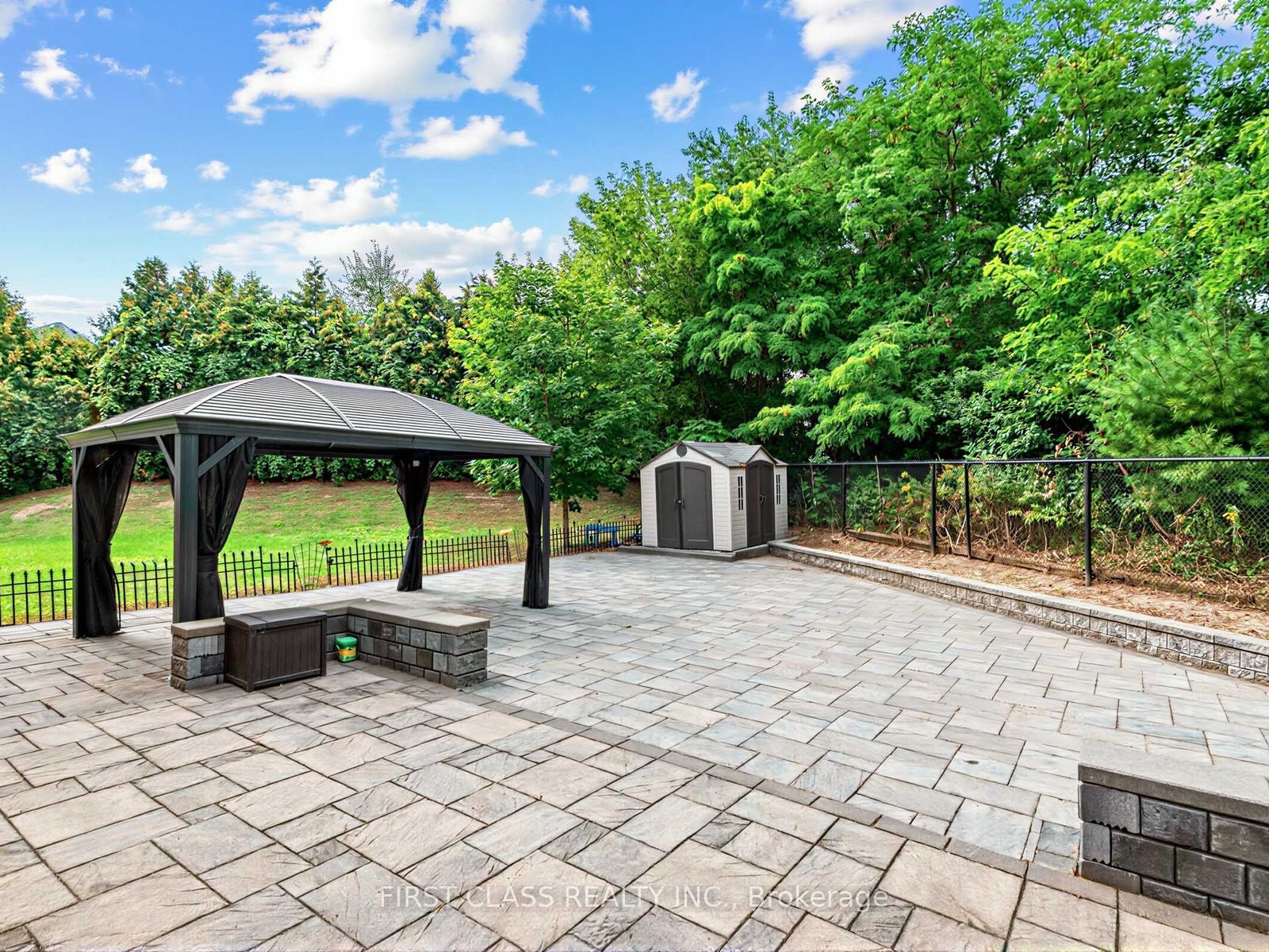16 Macdonald Court Property Photo 48