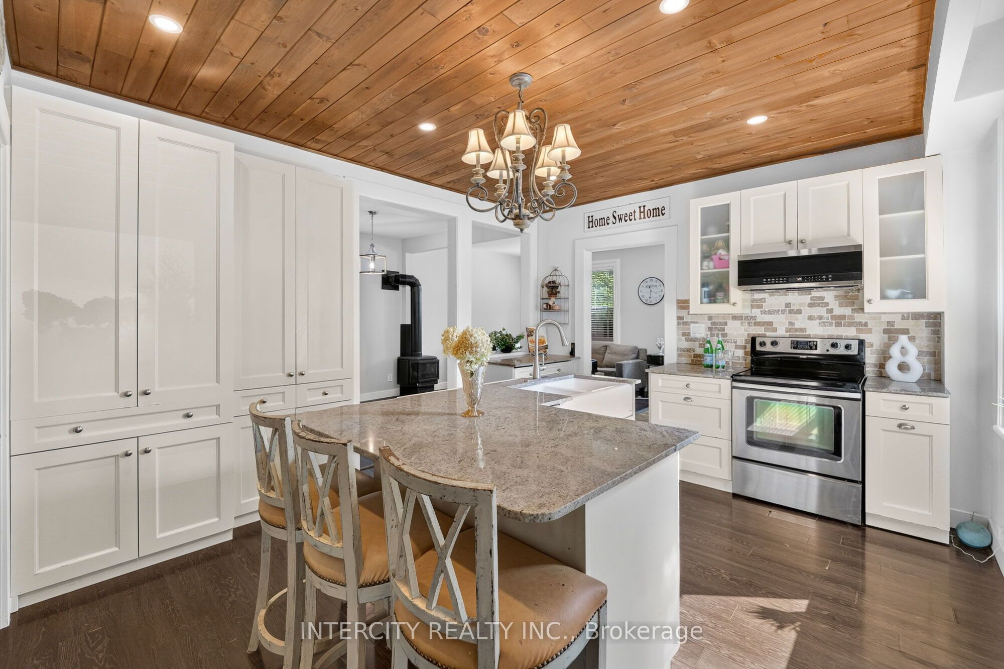 98 Essa Street Property Photo 1