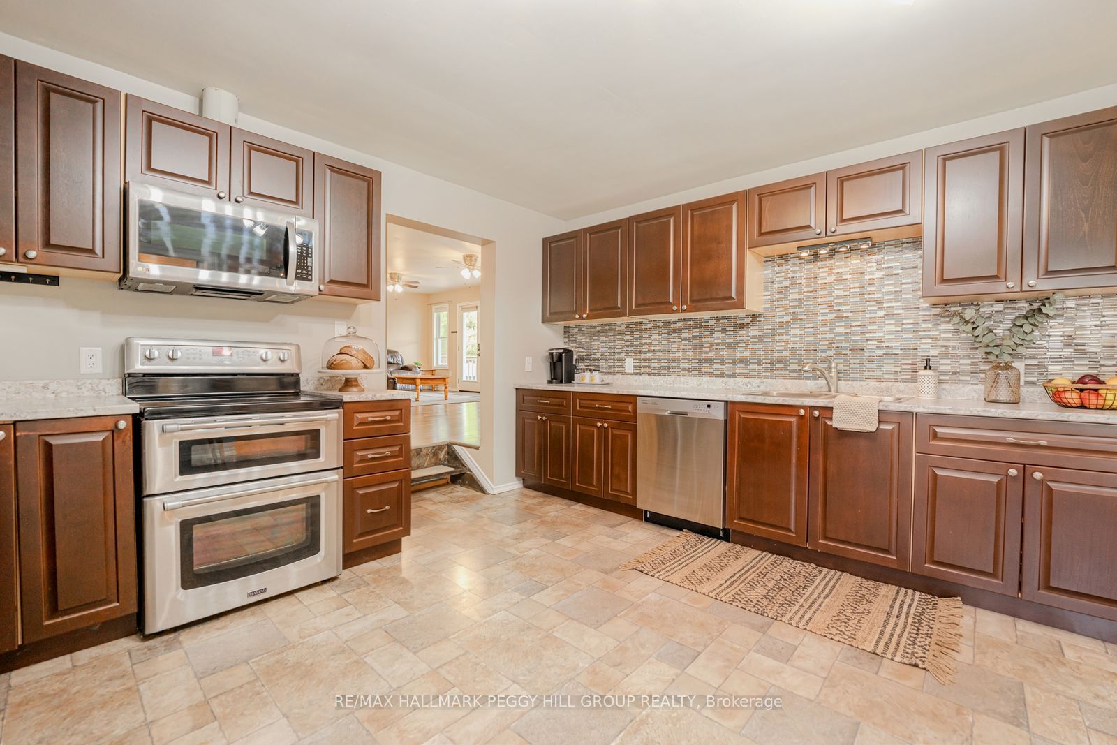 8747 10th Line Property Photo 3