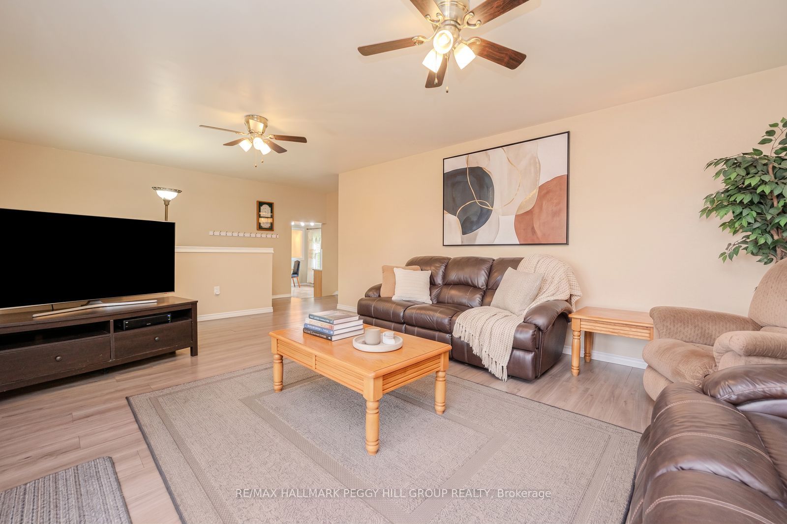 8747 10th Line Property Photo 7