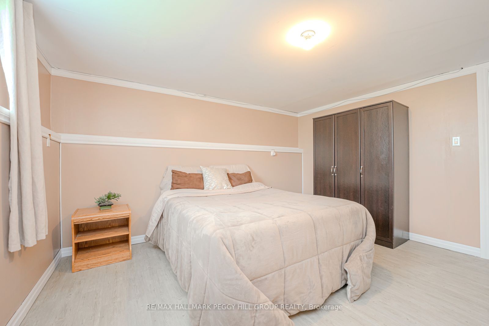 8747 10th Line Property Photo 17