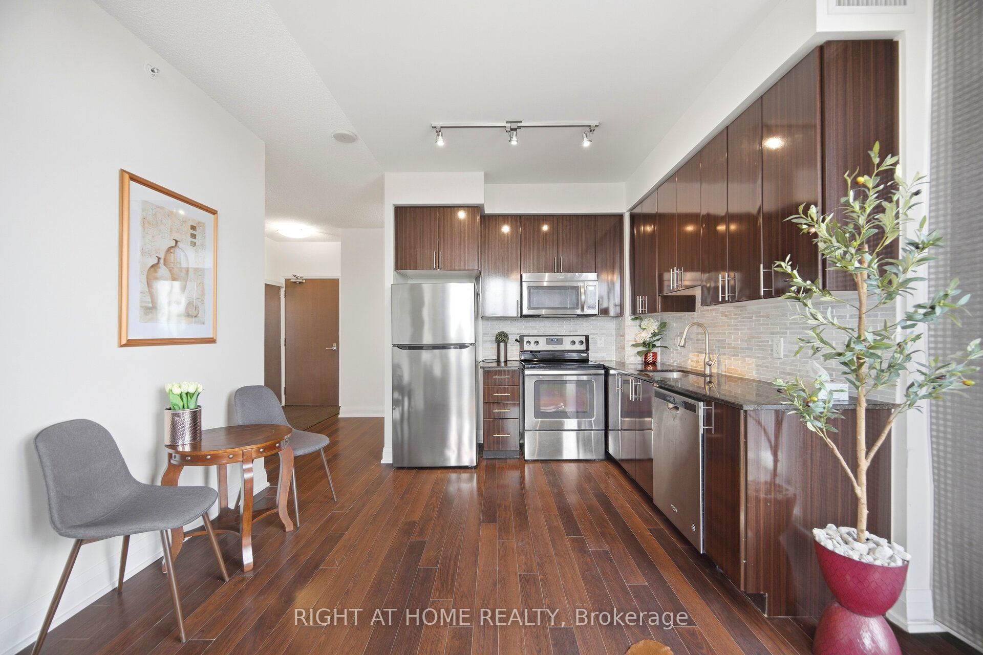 85 North Park Road 612 Property Photo 13