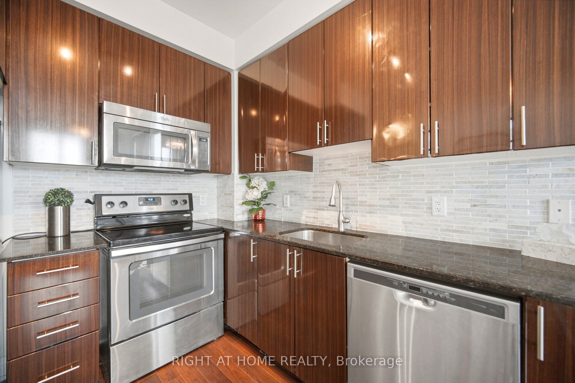 85 North Park Road 612 Property Photo 15