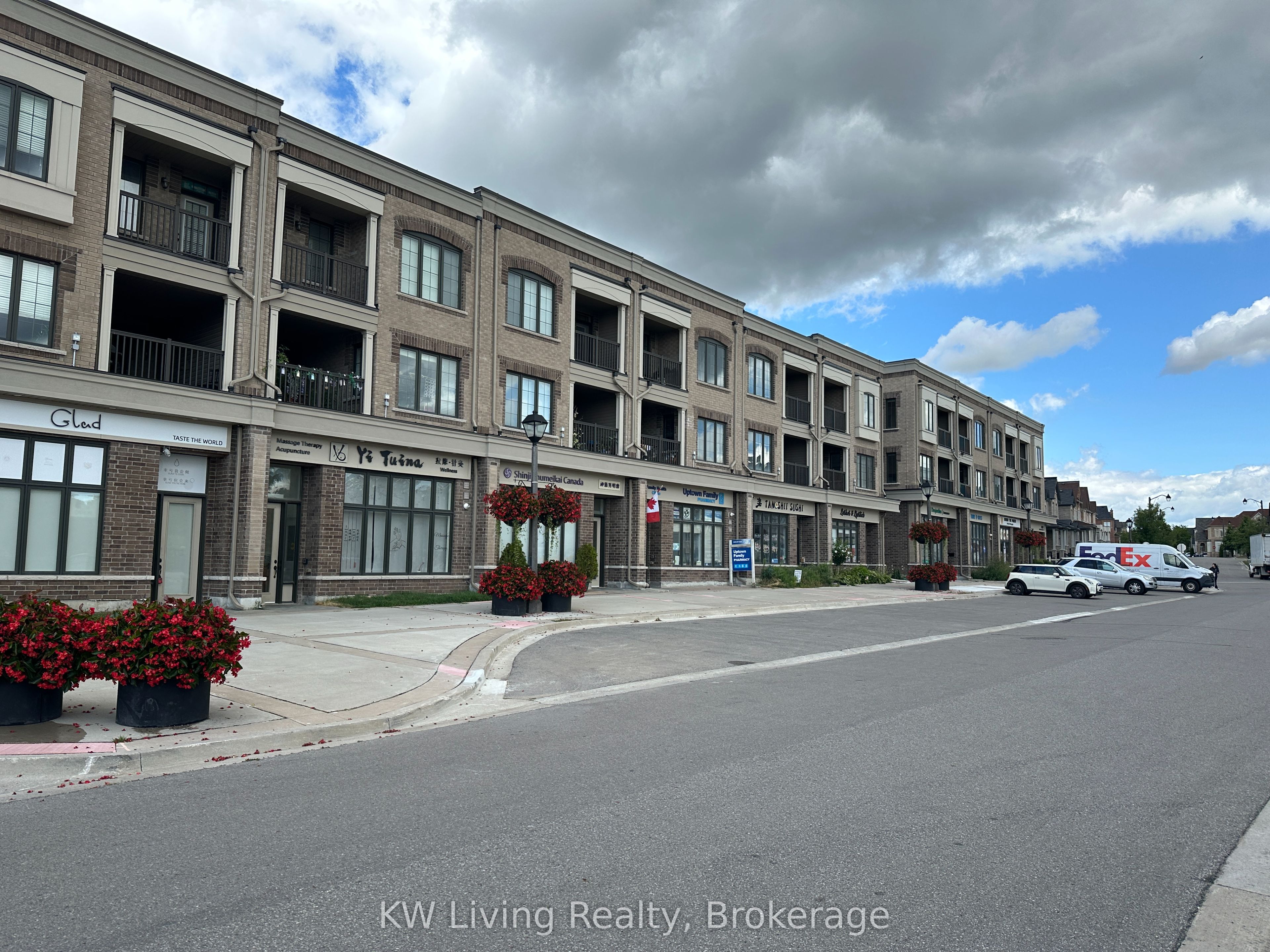 8 Nipigon Avenue