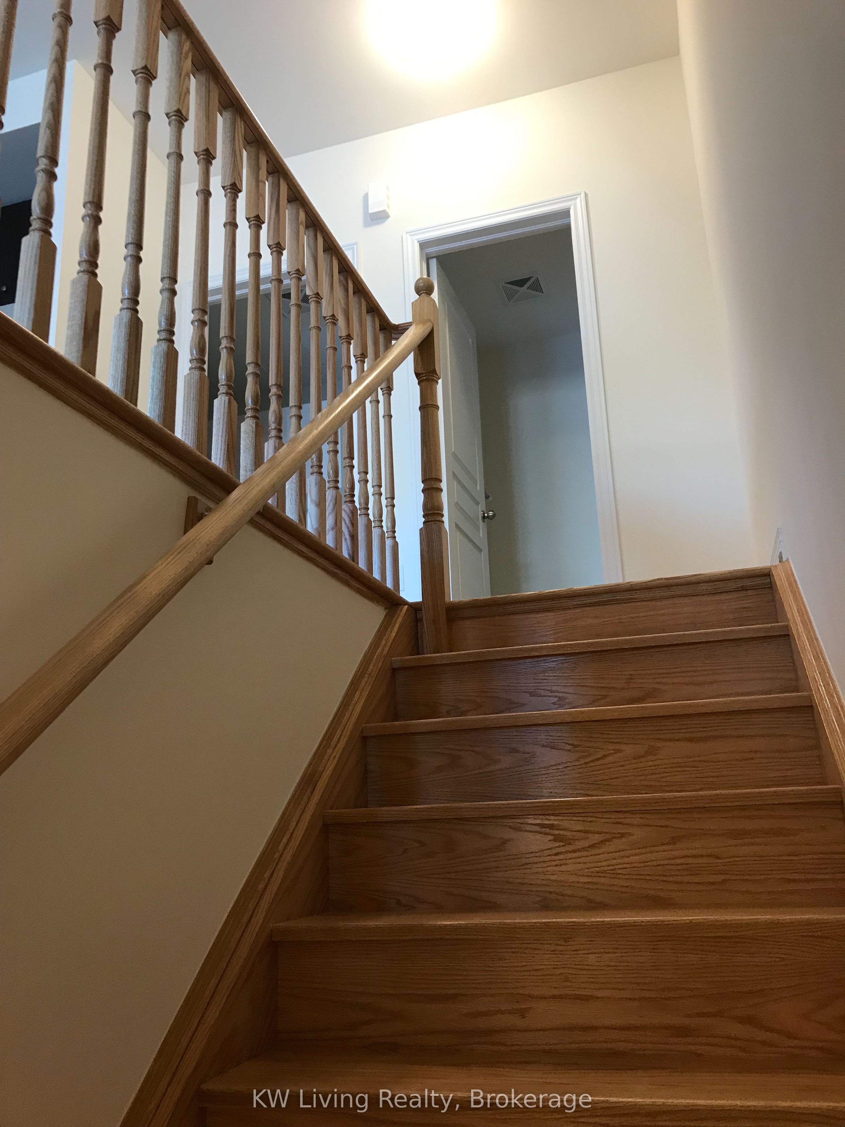 8 Nipigon Avenue Property Photo 5