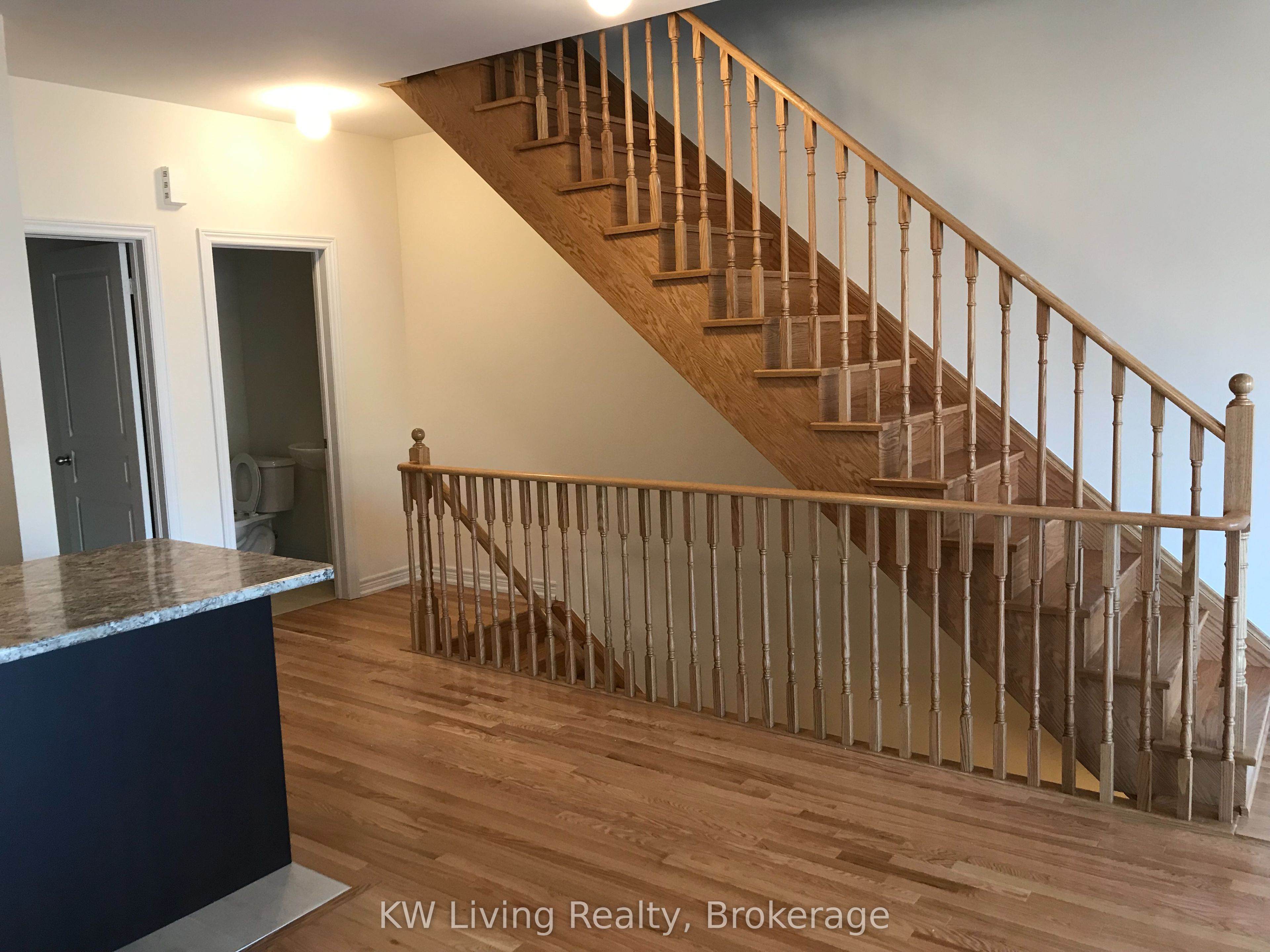 8 Nipigon Avenue Property Photo 10