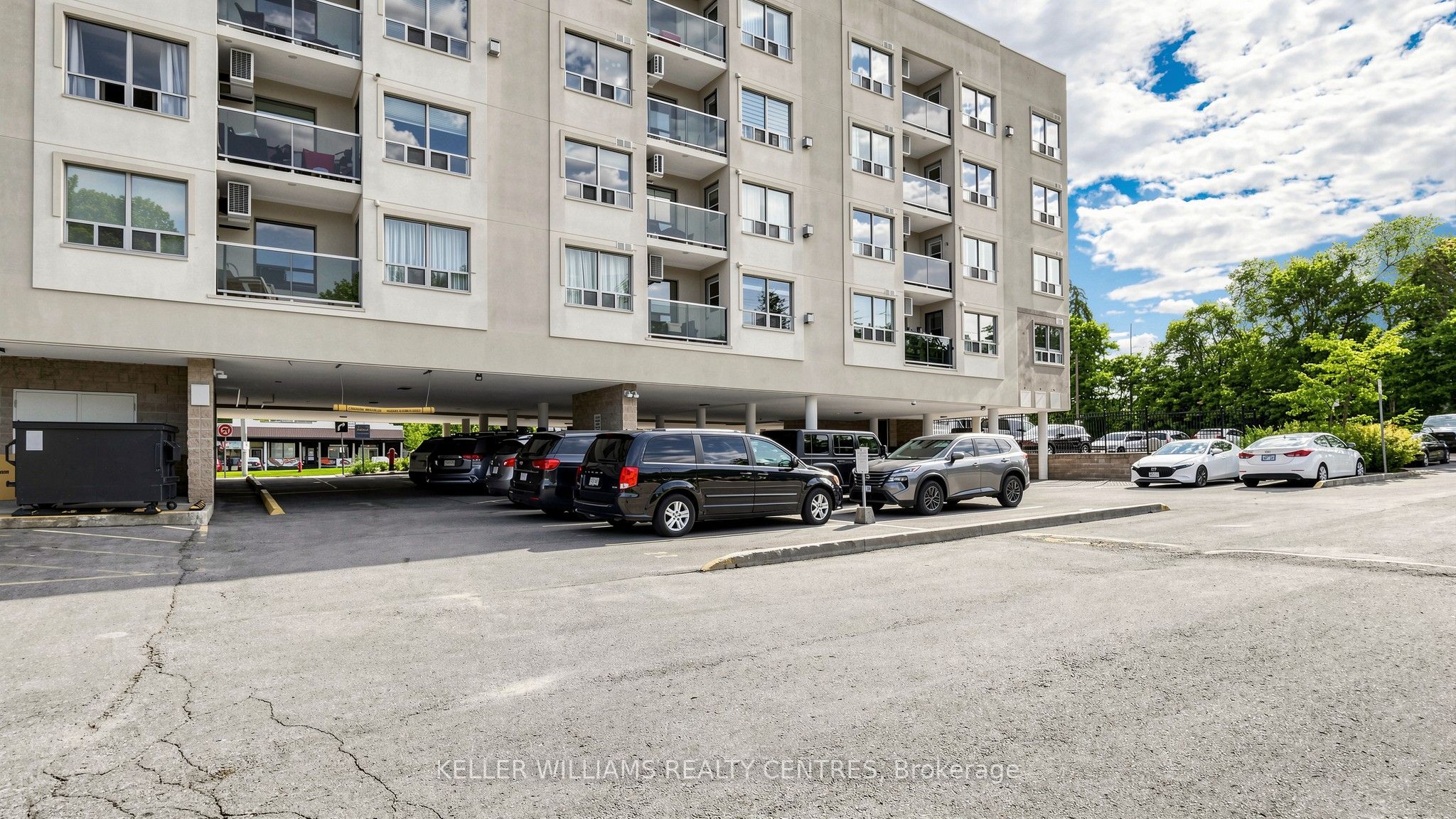 160 Wellington Street E 417 Property Photo 2