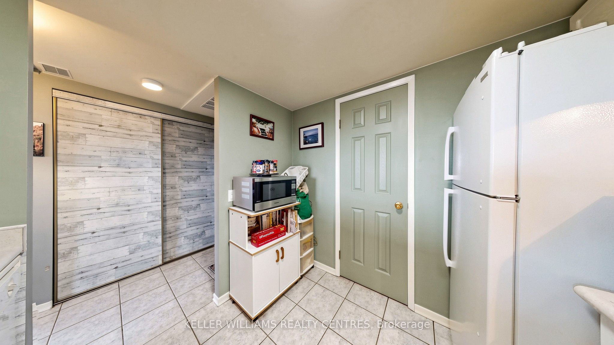 160 Wellington Street E 417 Property Photo 20