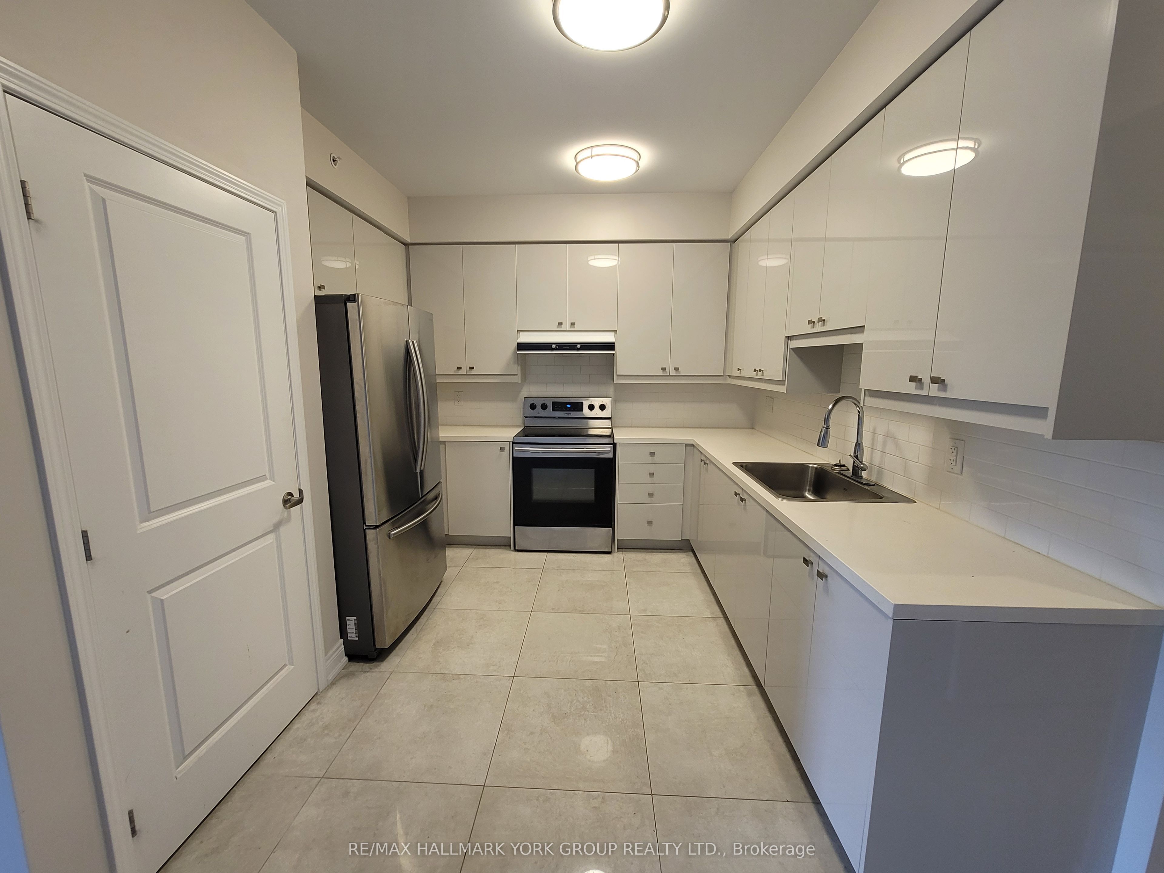 32 Wellington Street E 308 Property Photo 3