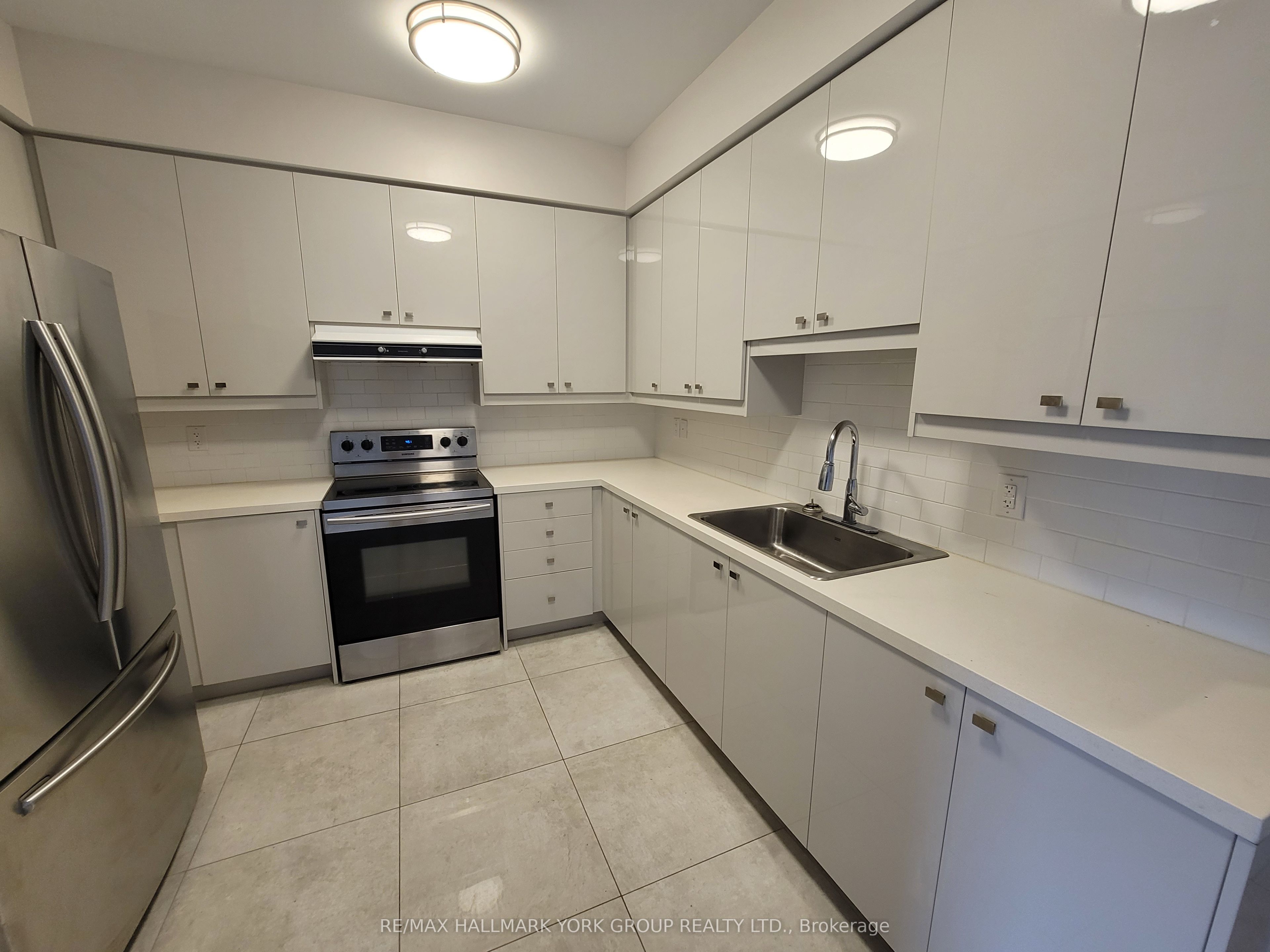 32 Wellington Street E 308 Property Photo 4