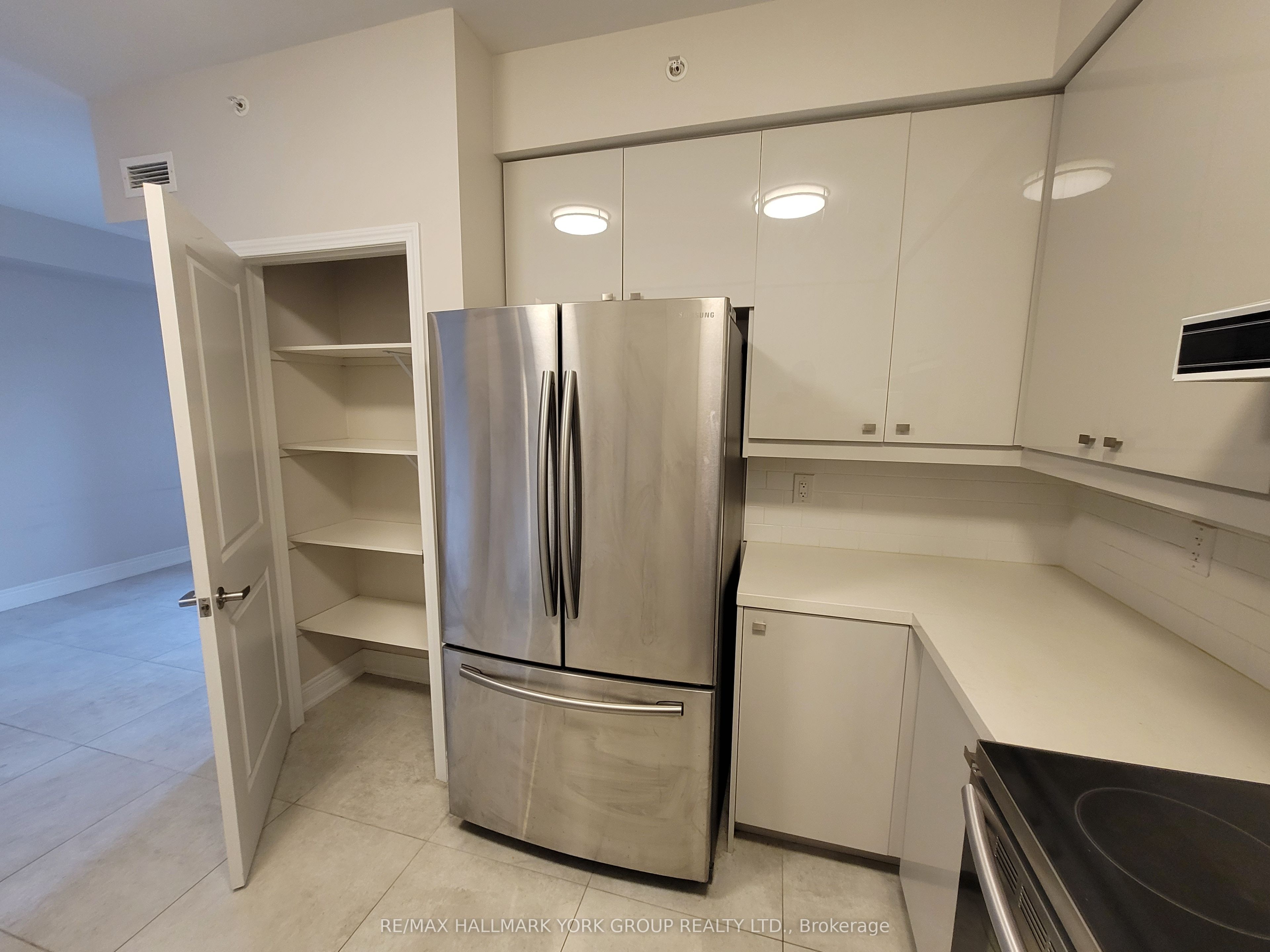32 Wellington Street E 308 Property Photo 5