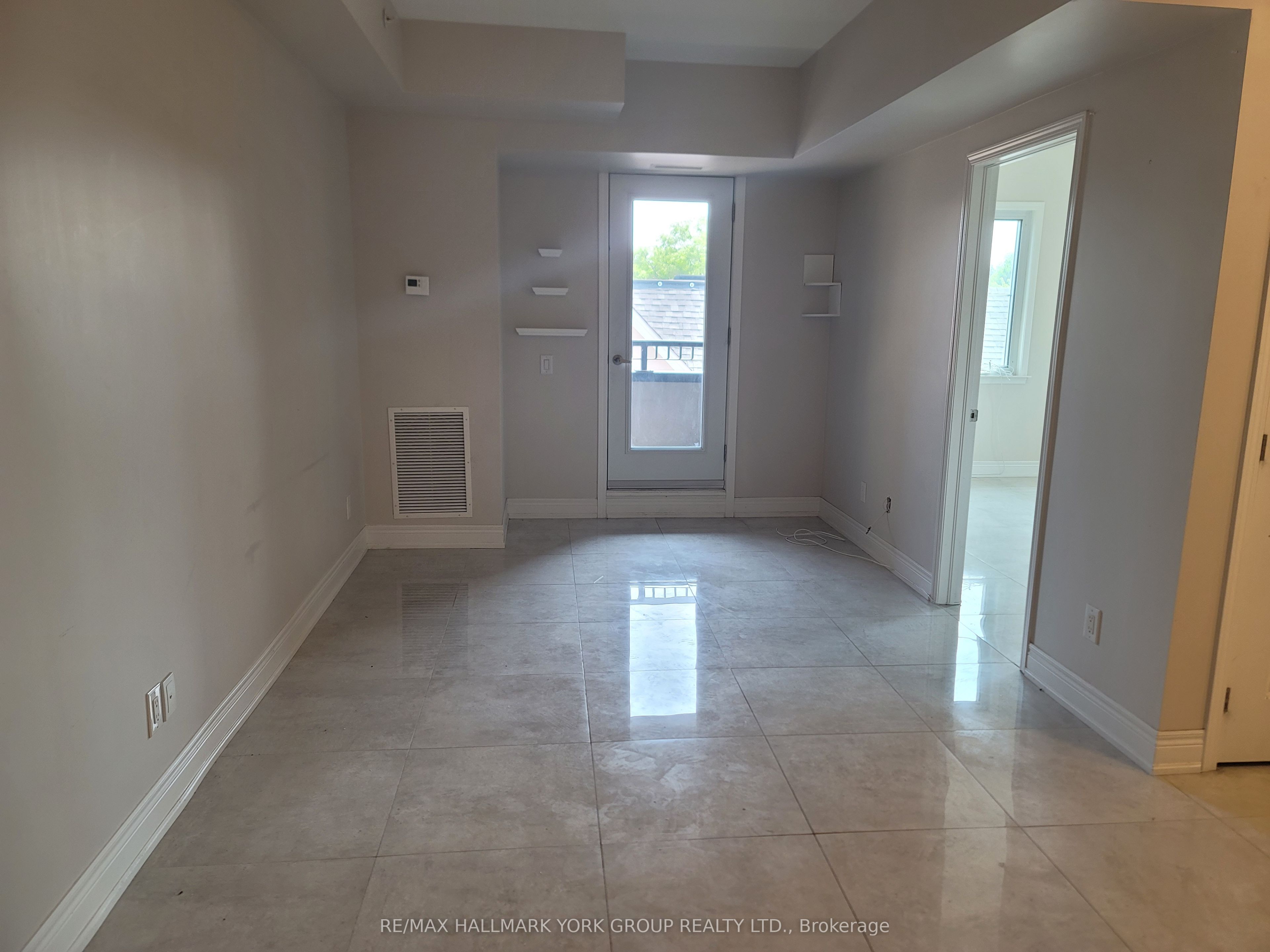 32 Wellington Street E 308 Property Photo 6