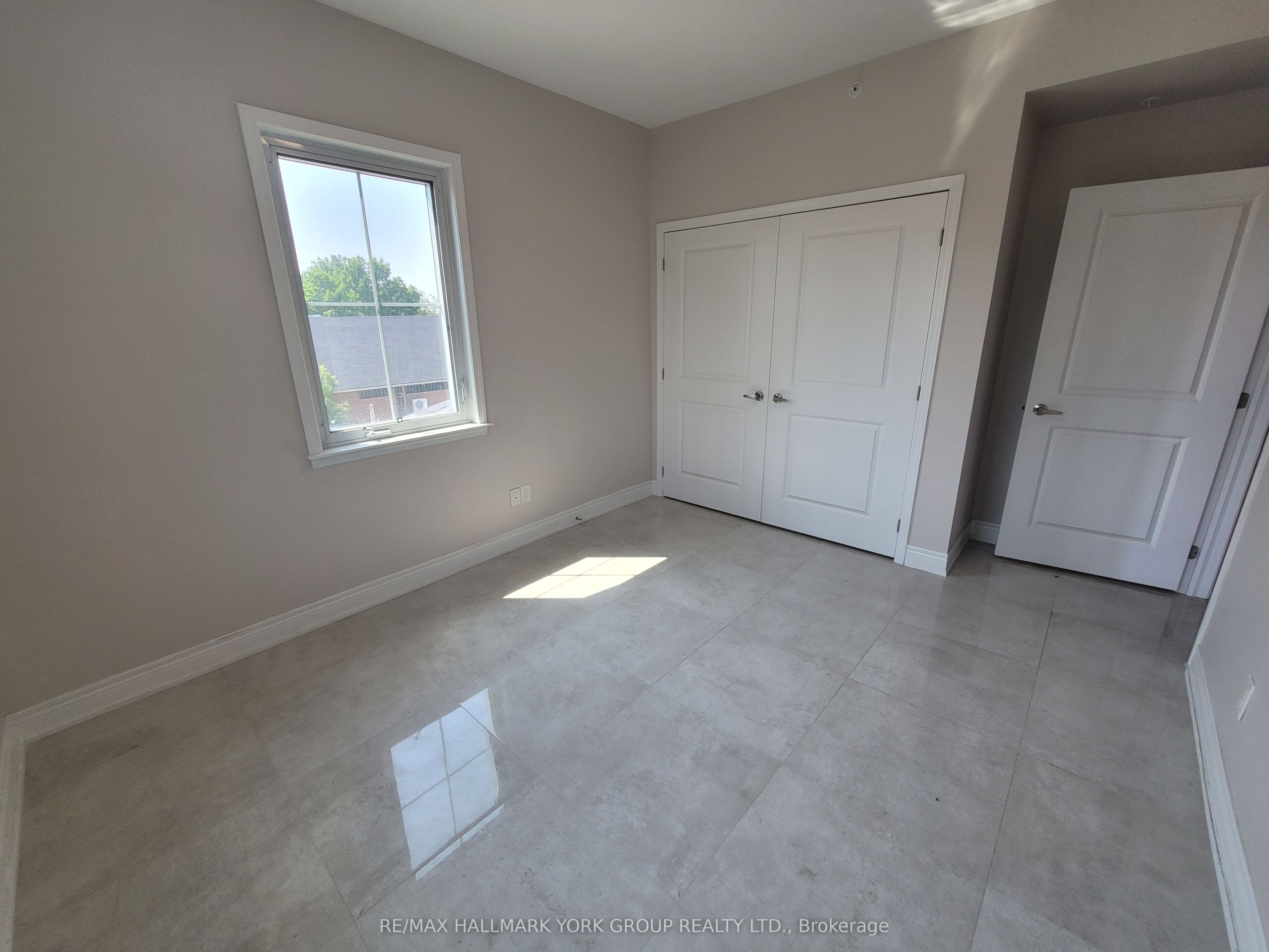 32 Wellington Street E 308 Property Photo 7