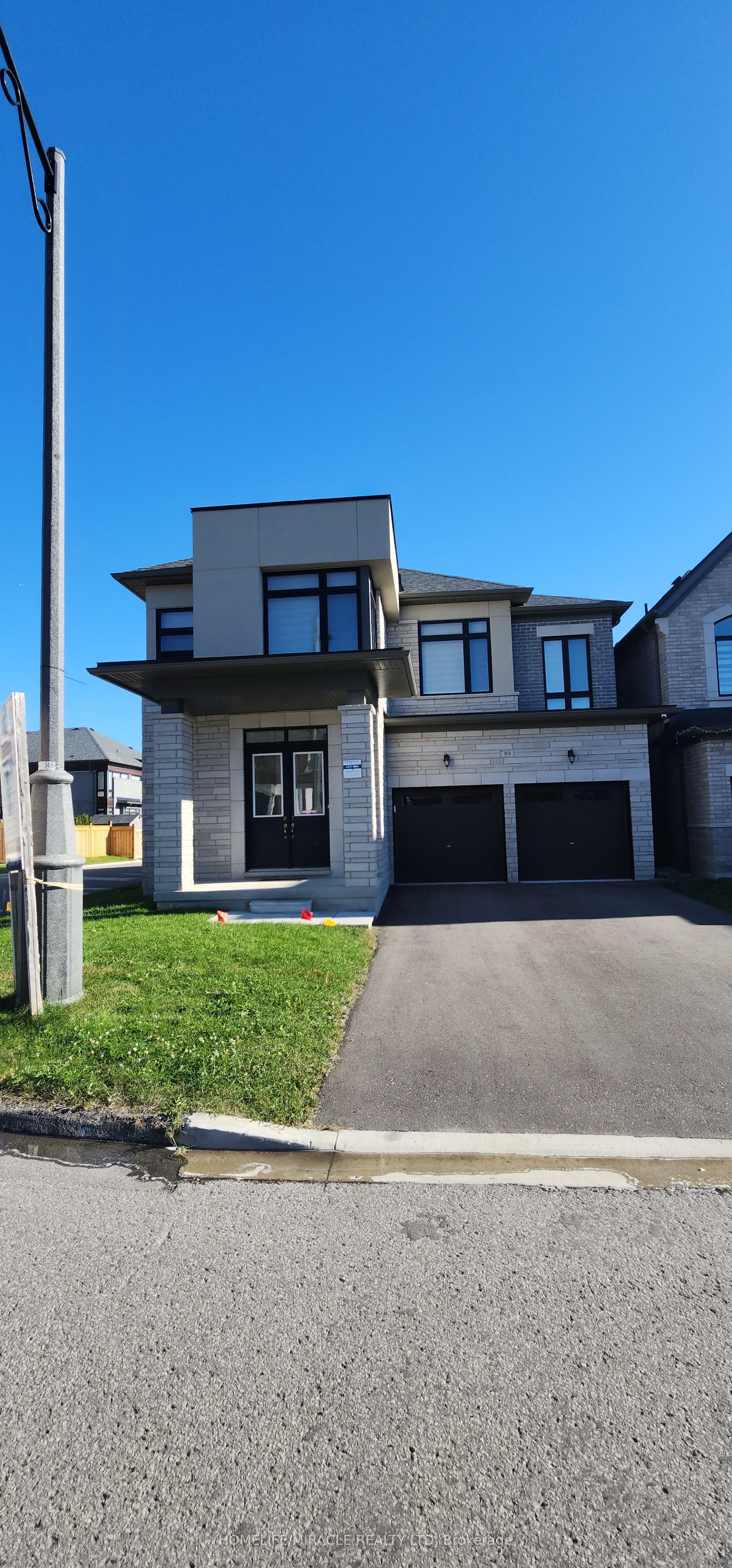 89 Halldorson Avenue