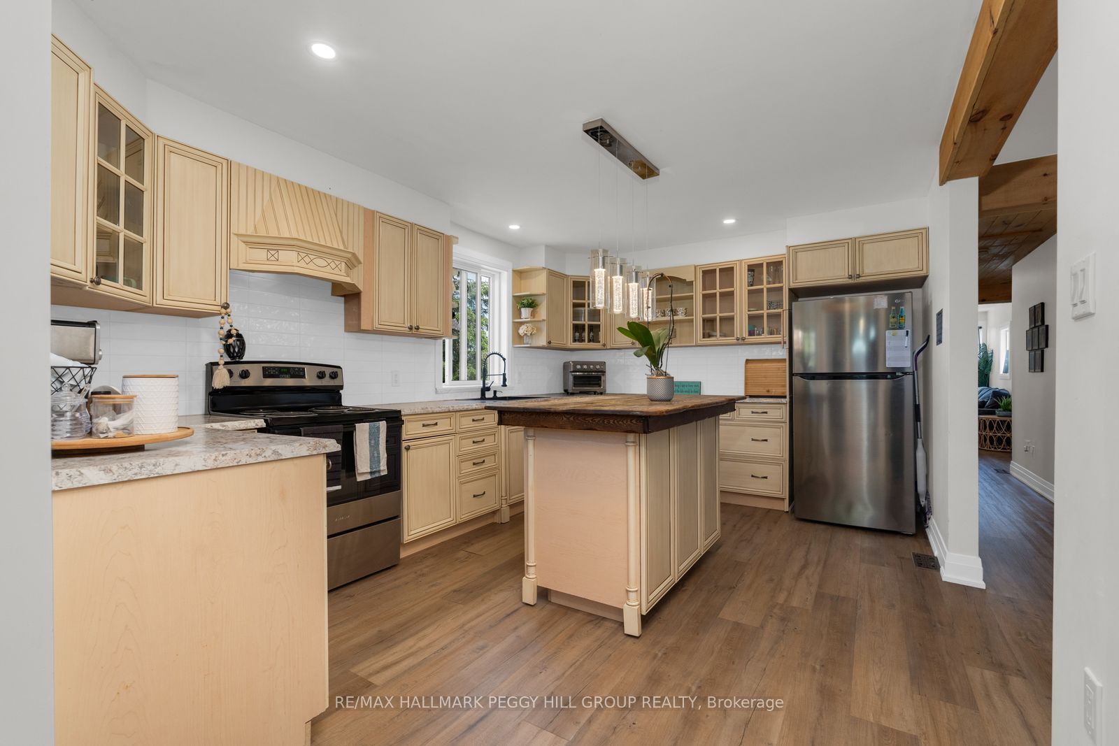 8709 9th Line Property Photo 3
