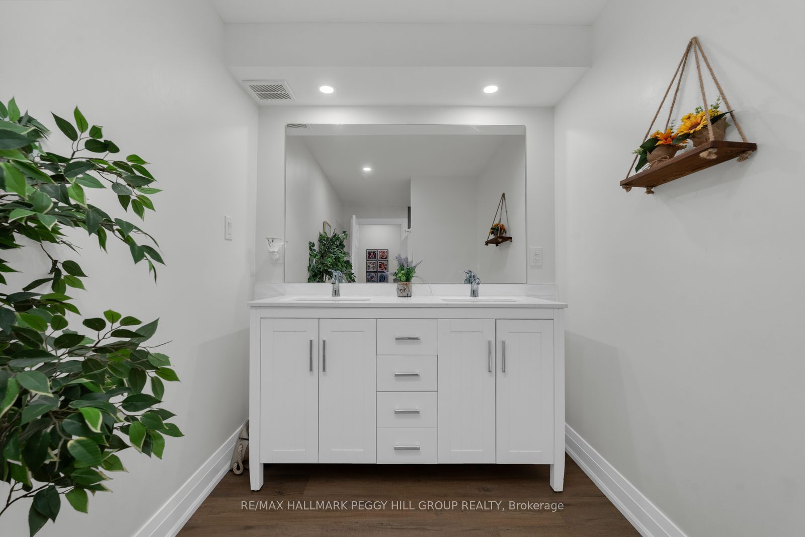 8709 9th Line Property Photo 8