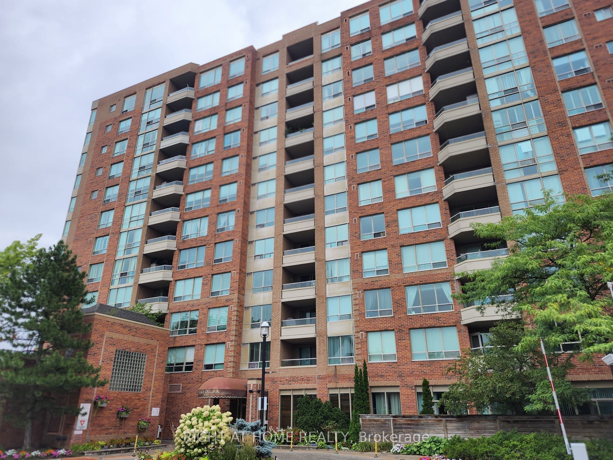 850 Steeles Avenue W 205