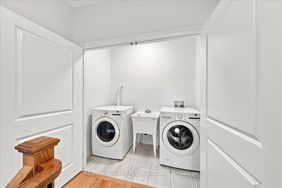 220 Dissette Street 13 Property Photo 16
