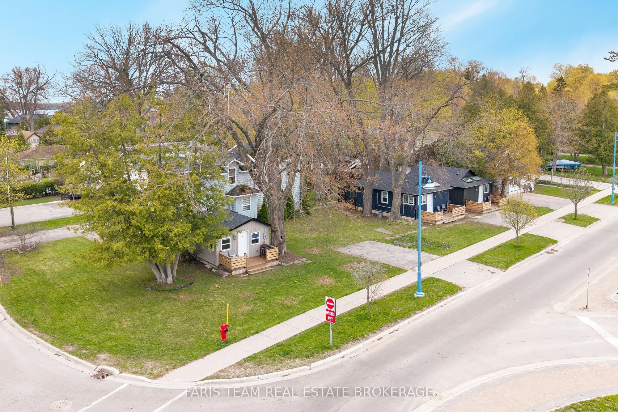 687 Innisfil Beach Road Property Photo 3